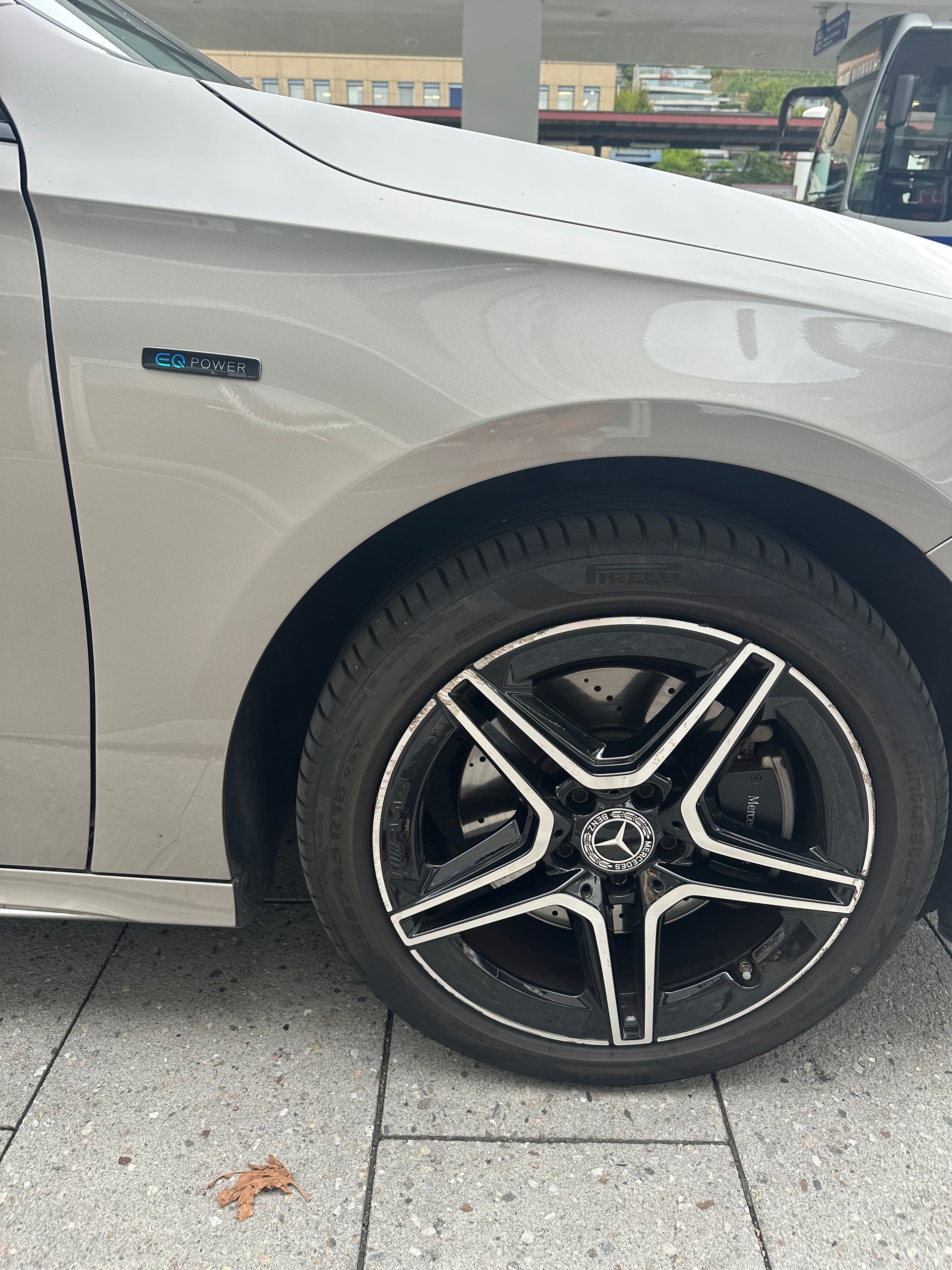MERCEDES-BENZ A250e AMG Line 8G-DCT (Plugin Hybrid)-image-4