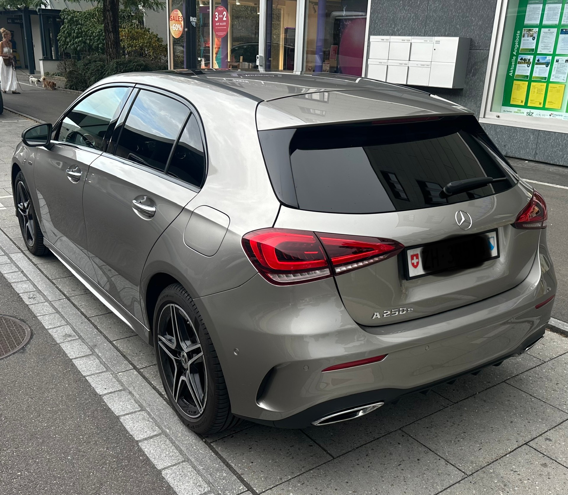 MERCEDES-BENZ A250e AMG Line 8G-DCT (Plugin Hybrid)-image-6