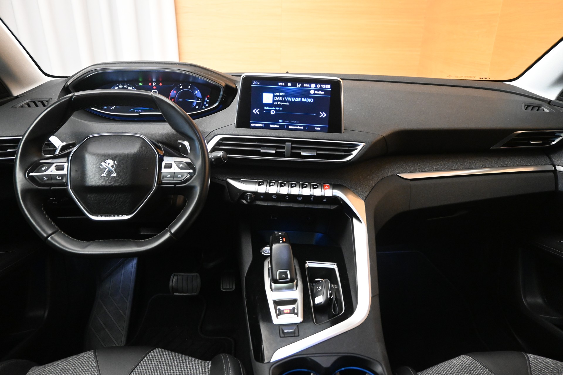 PEUGEOT 3008 1.5 BlueHDi Allure-image-7