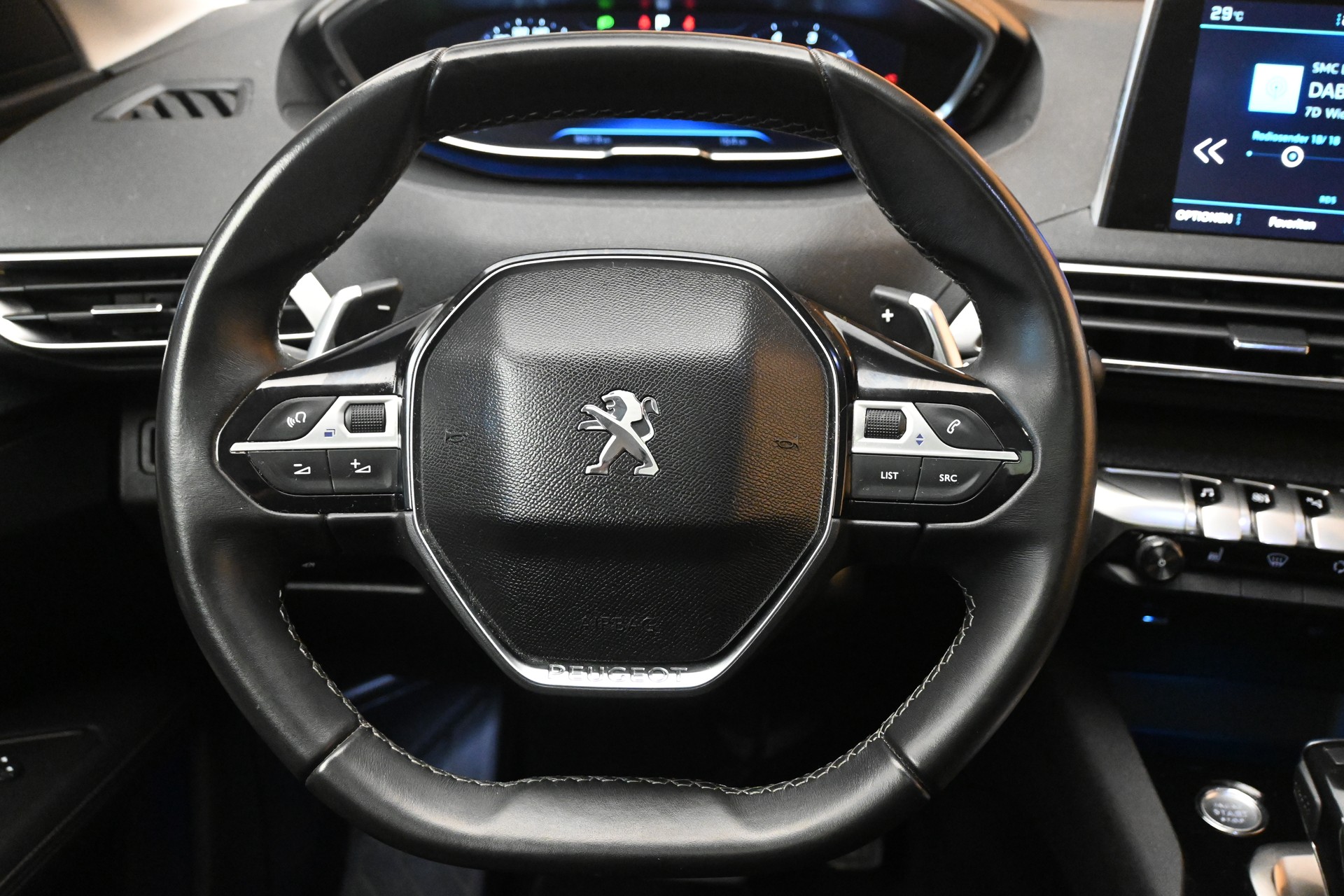 PEUGEOT 3008 1.5 BlueHDi Allure-image-8