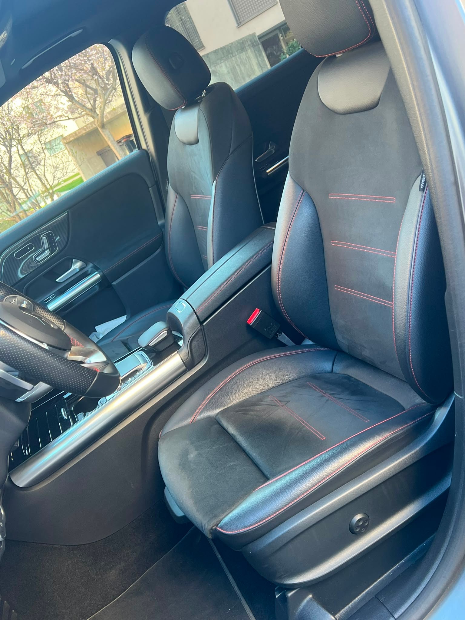 MERCEDES-BENZ GLA 220d 4Matic AMG Line 8G-DCT-image-9