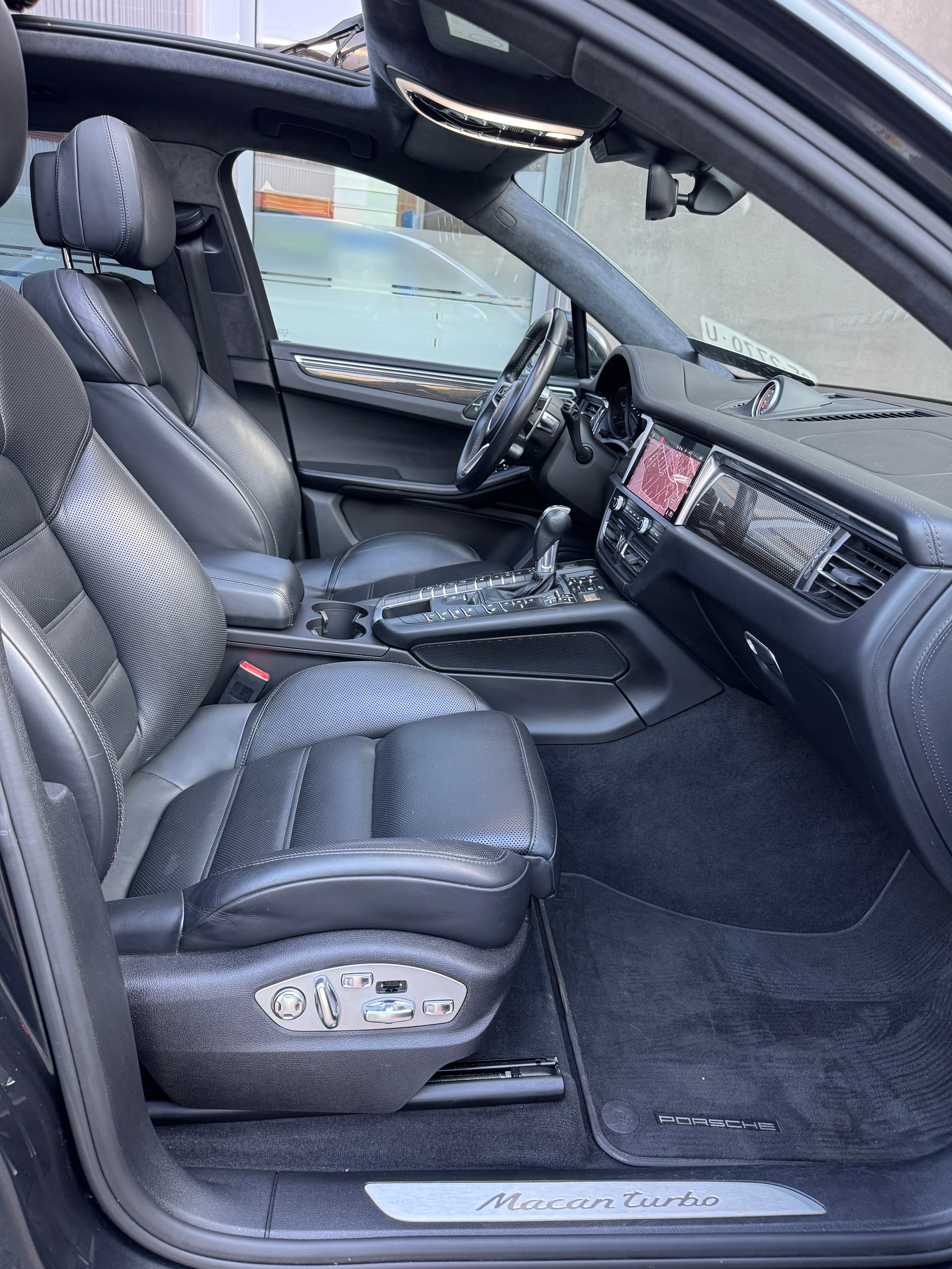 PORSCHE Macan Turbo PACK CARBON PDK-image-13