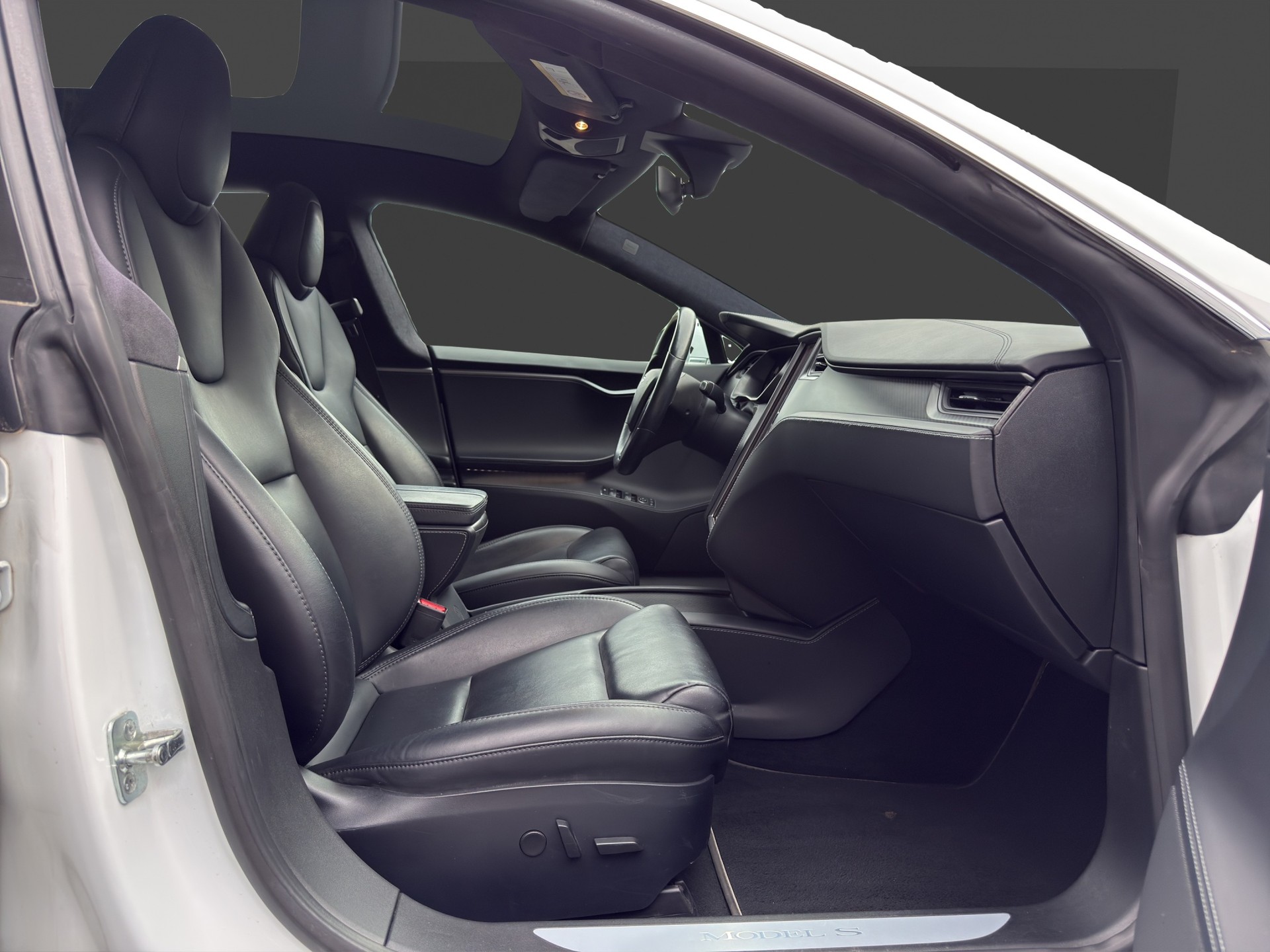 TESLA Model S Performance-image-13