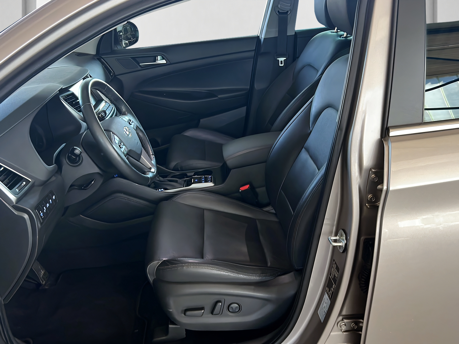 HYUNDAI Tucson 2.0 CRDI Vertex 4WD Automatic**Panodach,Sitzbelüftung,Rückfahrtkamera,Frisch ab MFK**-image-7