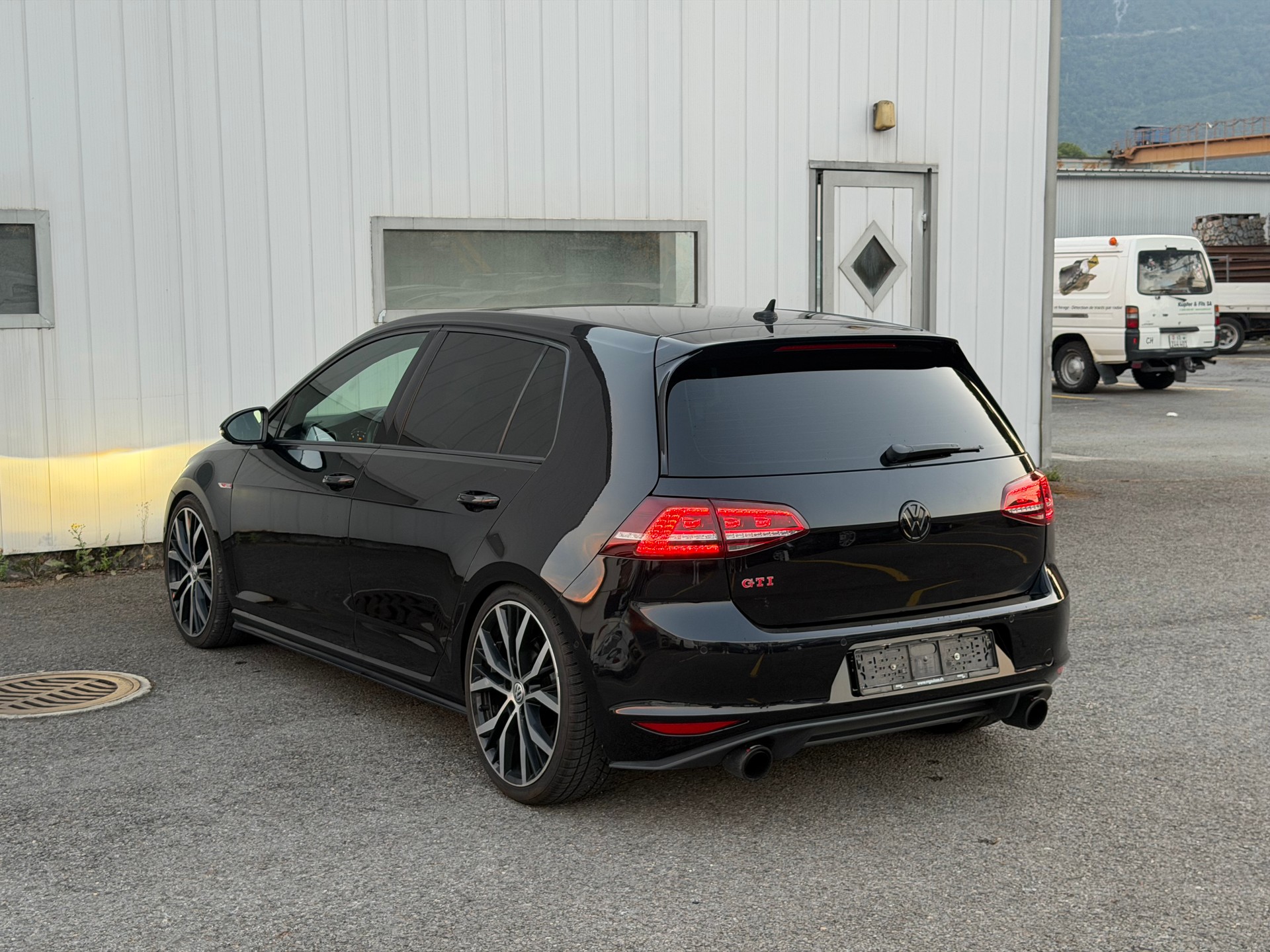 VW Golf 2.0 TSI GTI Performance DSG-image-5
