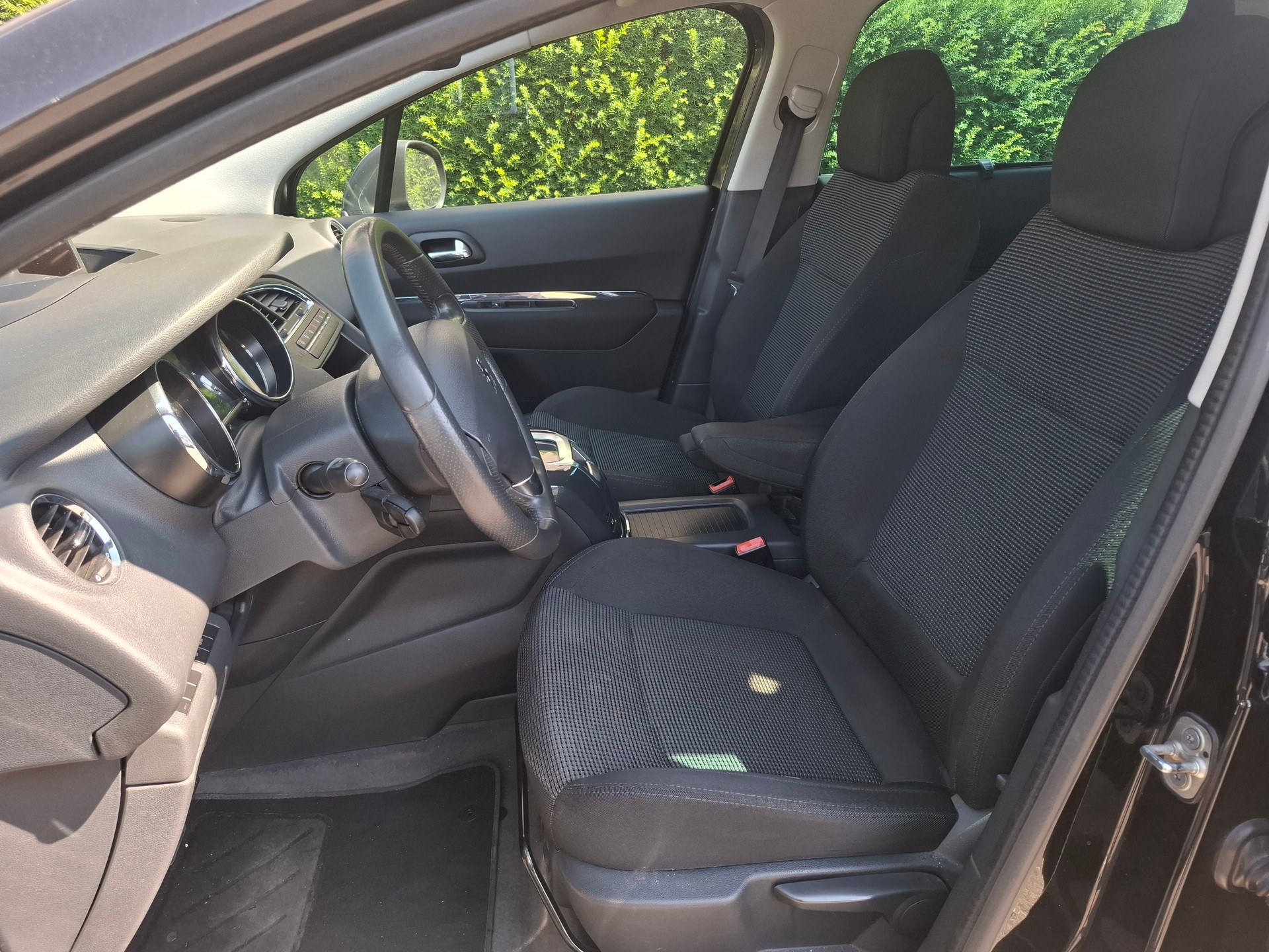 PEUGEOT 5008 1.6 16V T Sport Pack Automatic-image-4