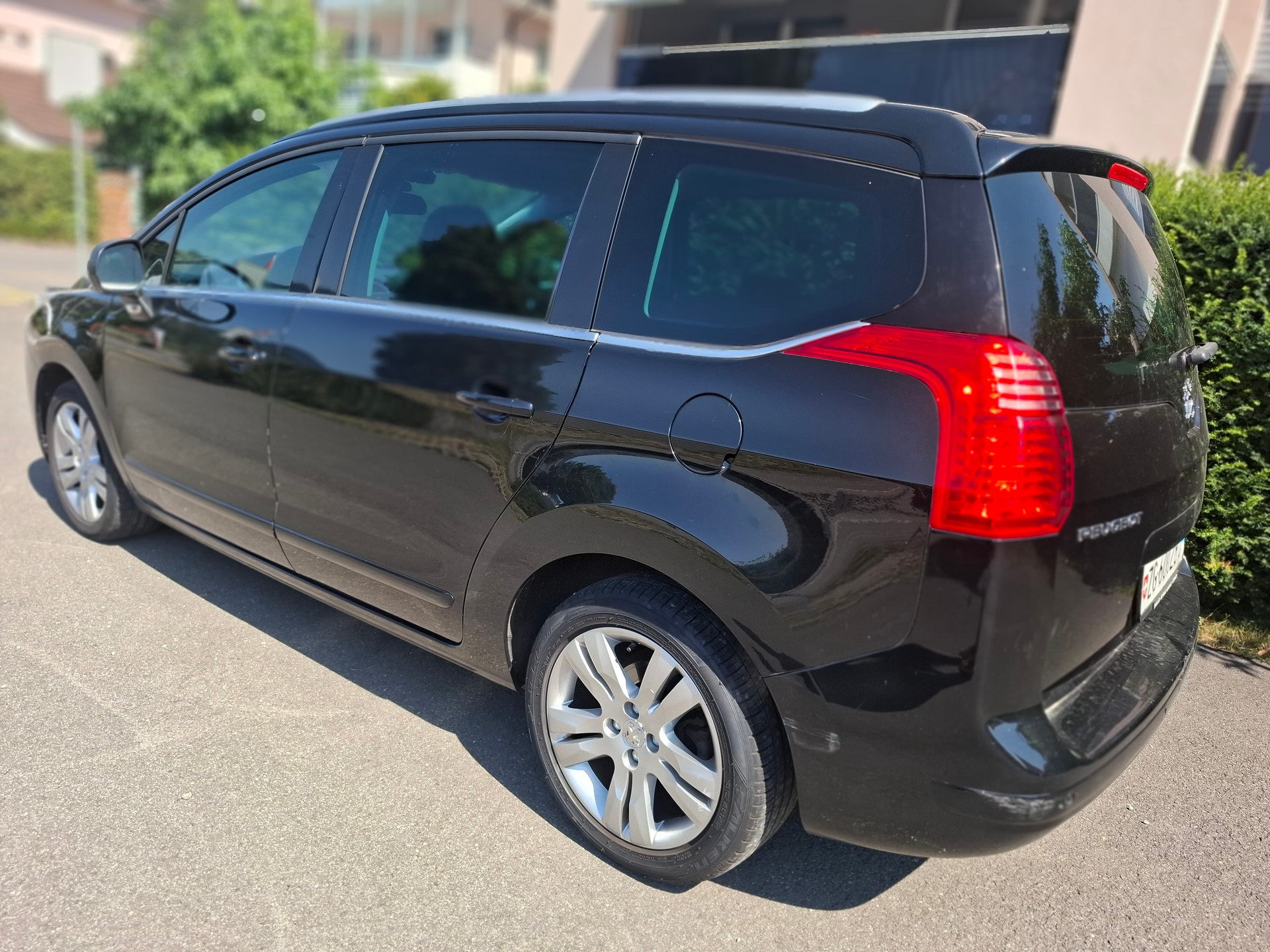 PEUGEOT 5008 1.6 16V T Sport Pack Automatic-image-3