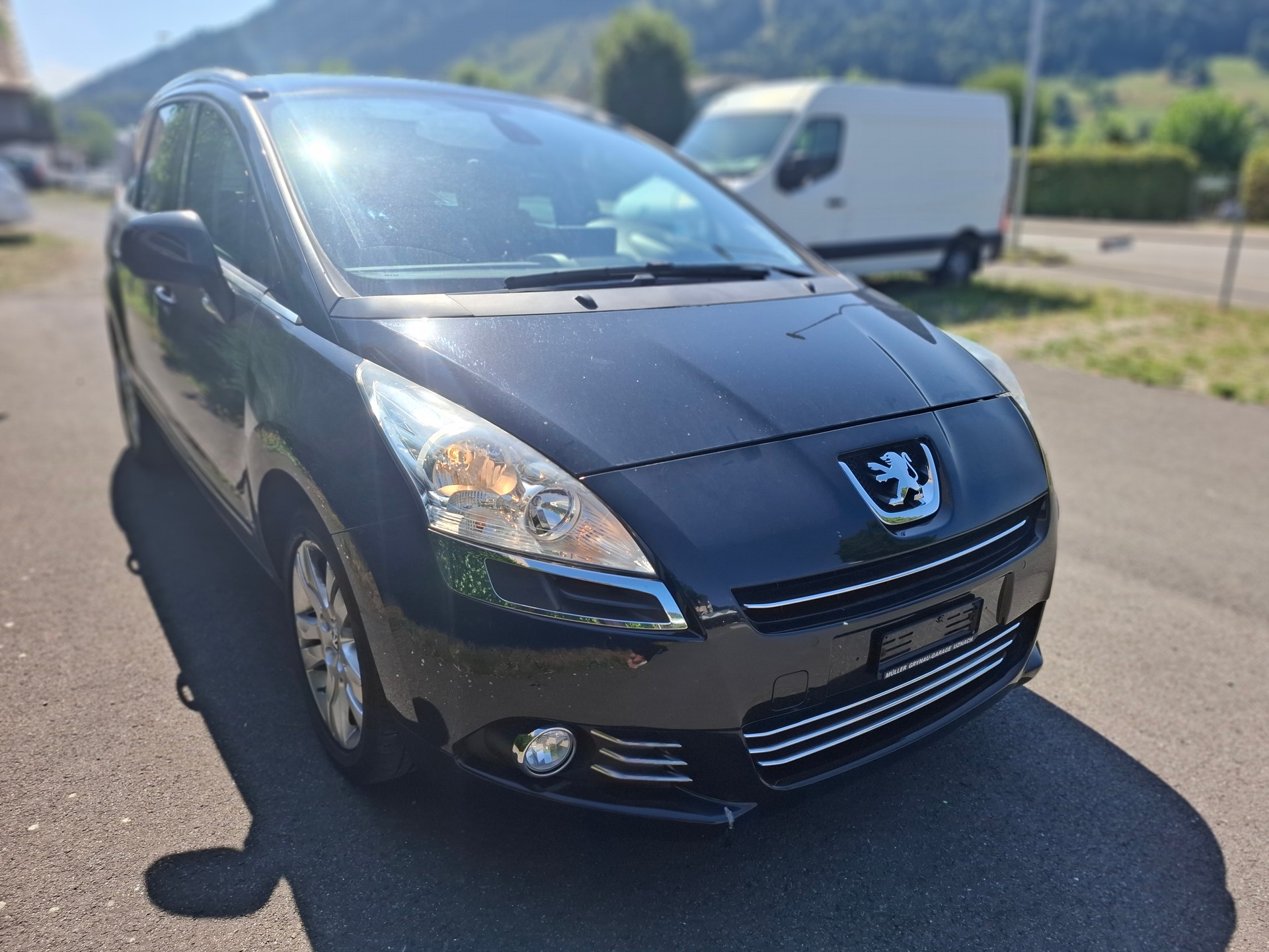 PEUGEOT 5008 1.6 16V T Sport Pack Automatic-image-1