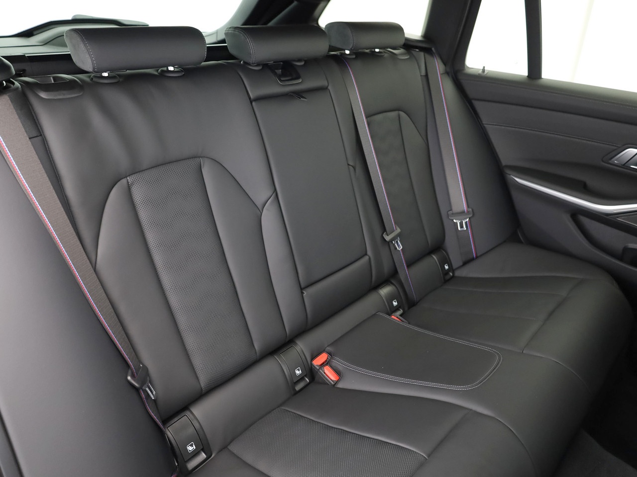 BMW M3 Touring xDrive Competition M-image-10