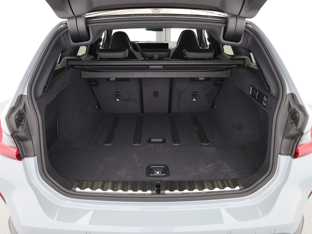 BMW M3 Touring xDrive Competition M-image-11