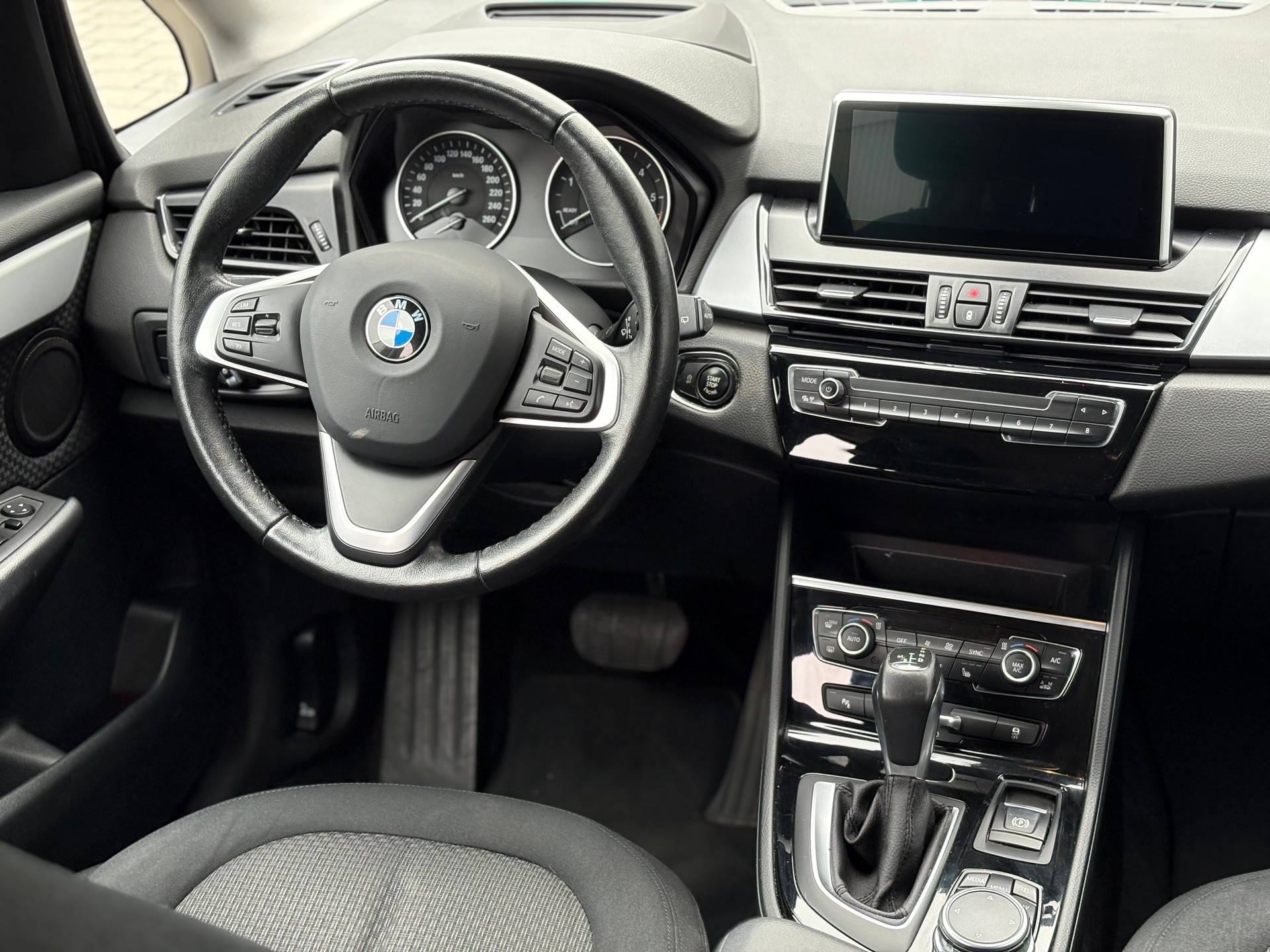 BMW 218d Active Tourer Steptronic MFK 30.01.2026 & Frisch ab Service-image-10