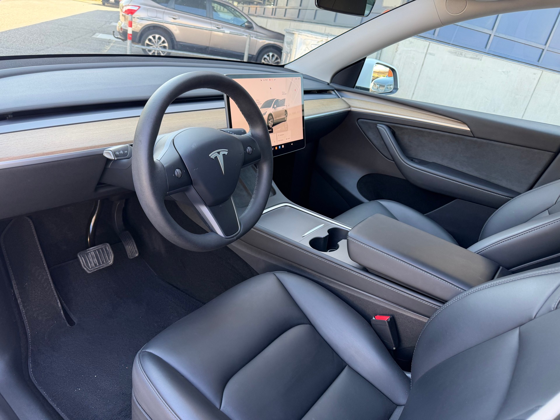 TESLA Model Y Long Range-image-8
