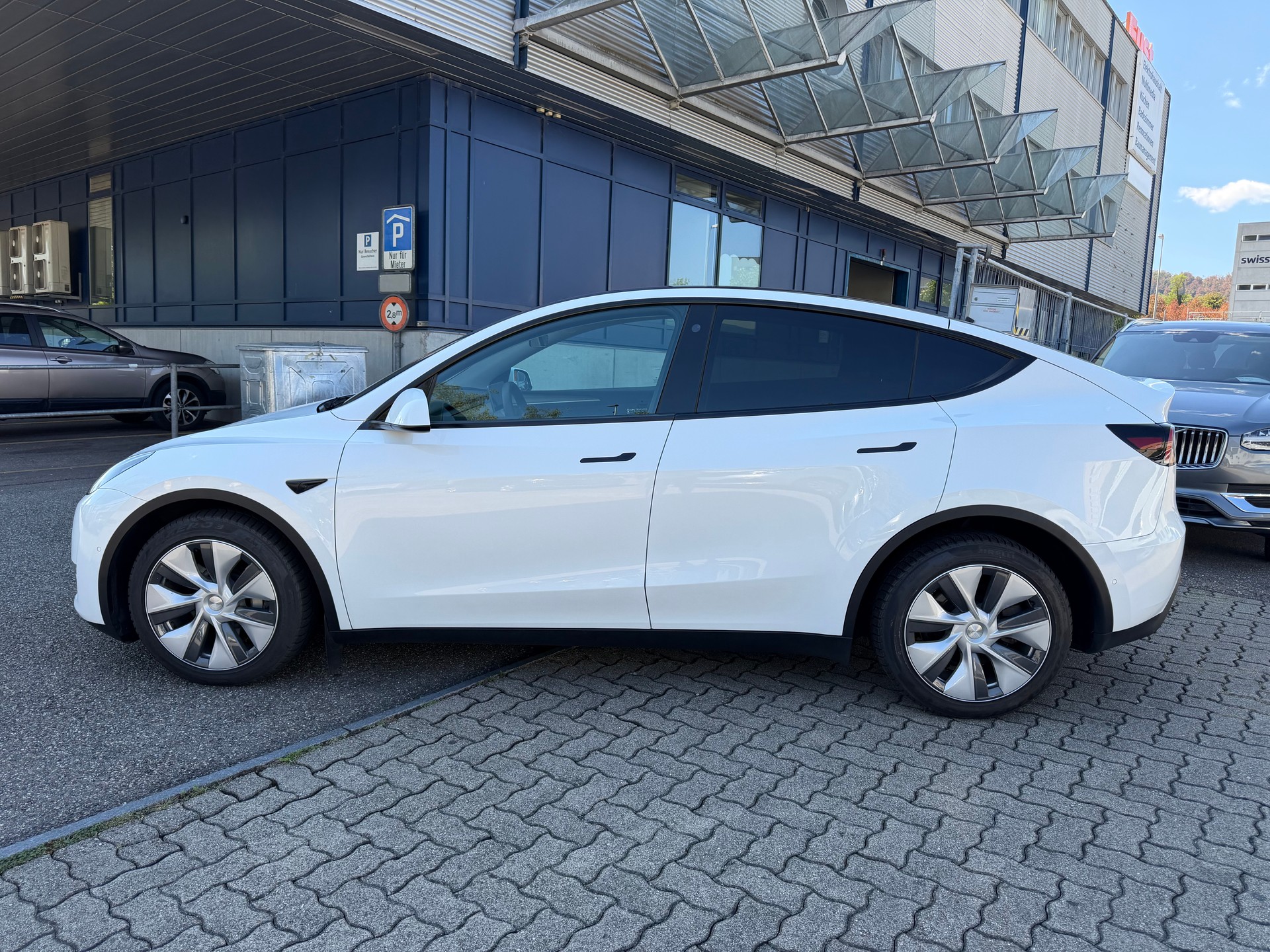 TESLA Model Y Long Range-image-7