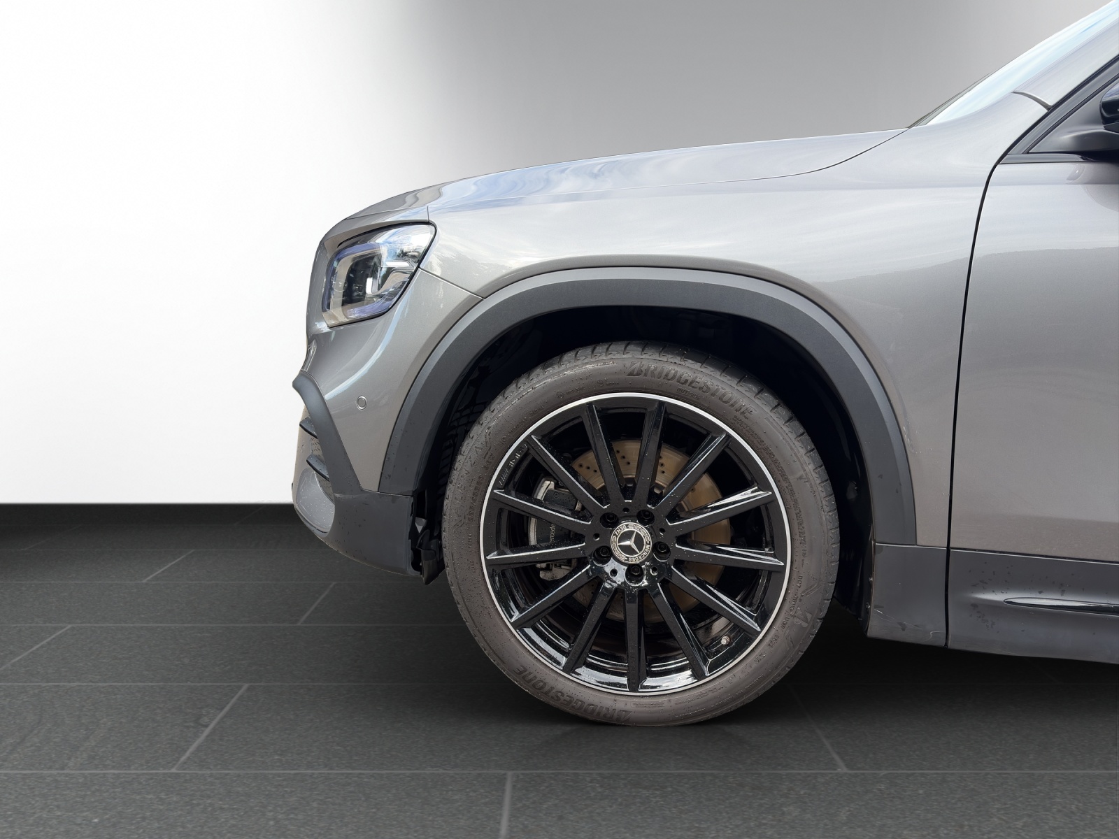 MERCEDES-BENZ GLB 250 4Matic 8G-Tronic-showroom-element-3