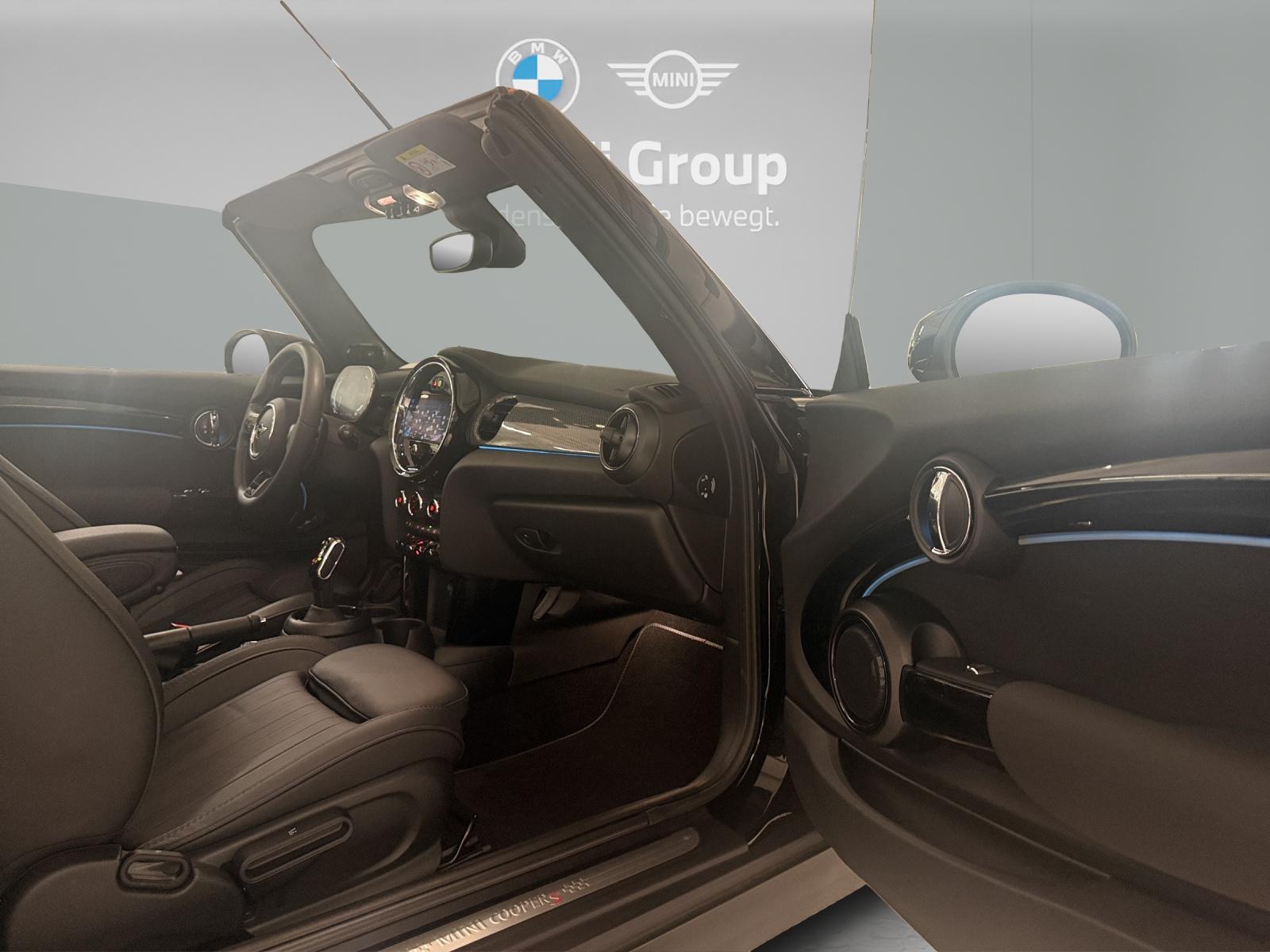 MINI Cabrio Cooper S-image-17