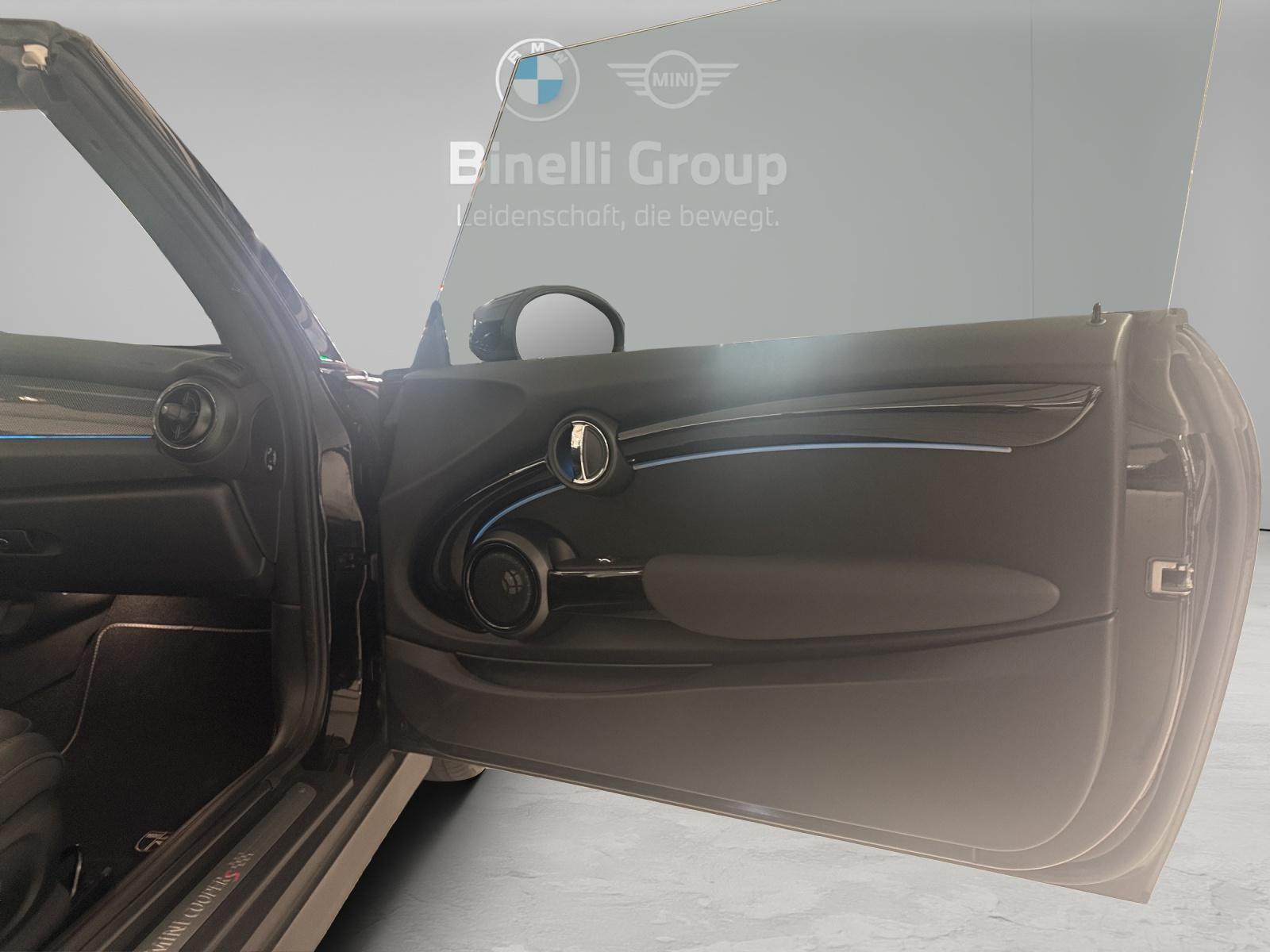 MINI Cabrio Cooper S-image-16