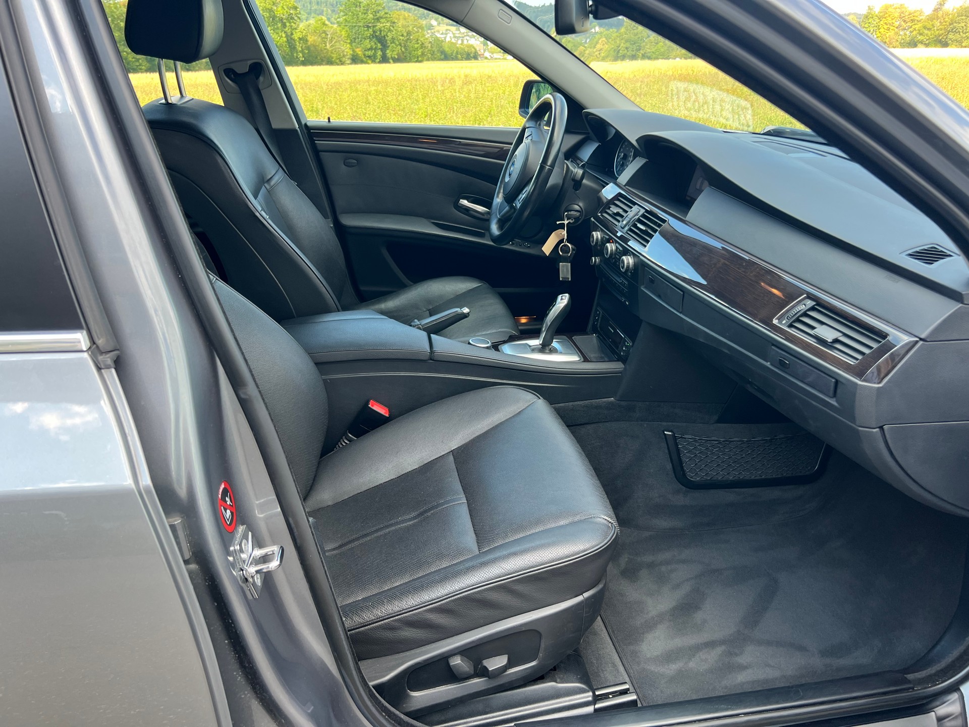 BMW 530xi Steptronic-image-5