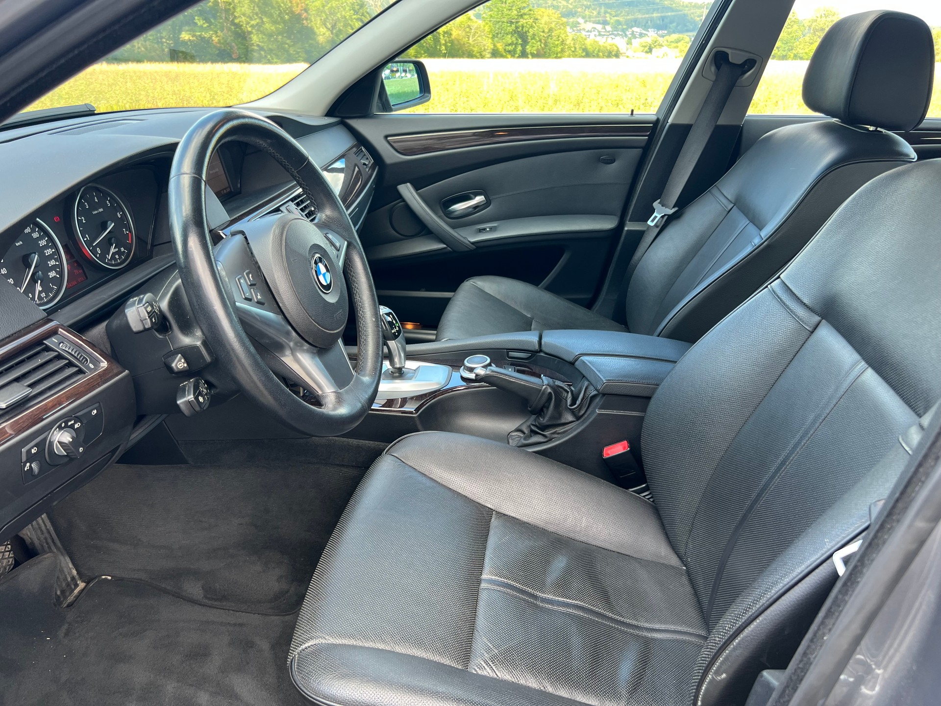 BMW 530xi Steptronic-image-6