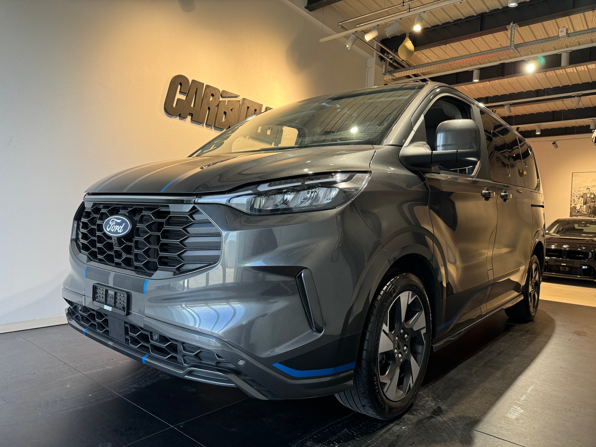 FORD Tourneo Bus 320 L1 SPORT 170PS Automat MAGNETIC GREY 🧑🧑🧒🧒🚌-image-1