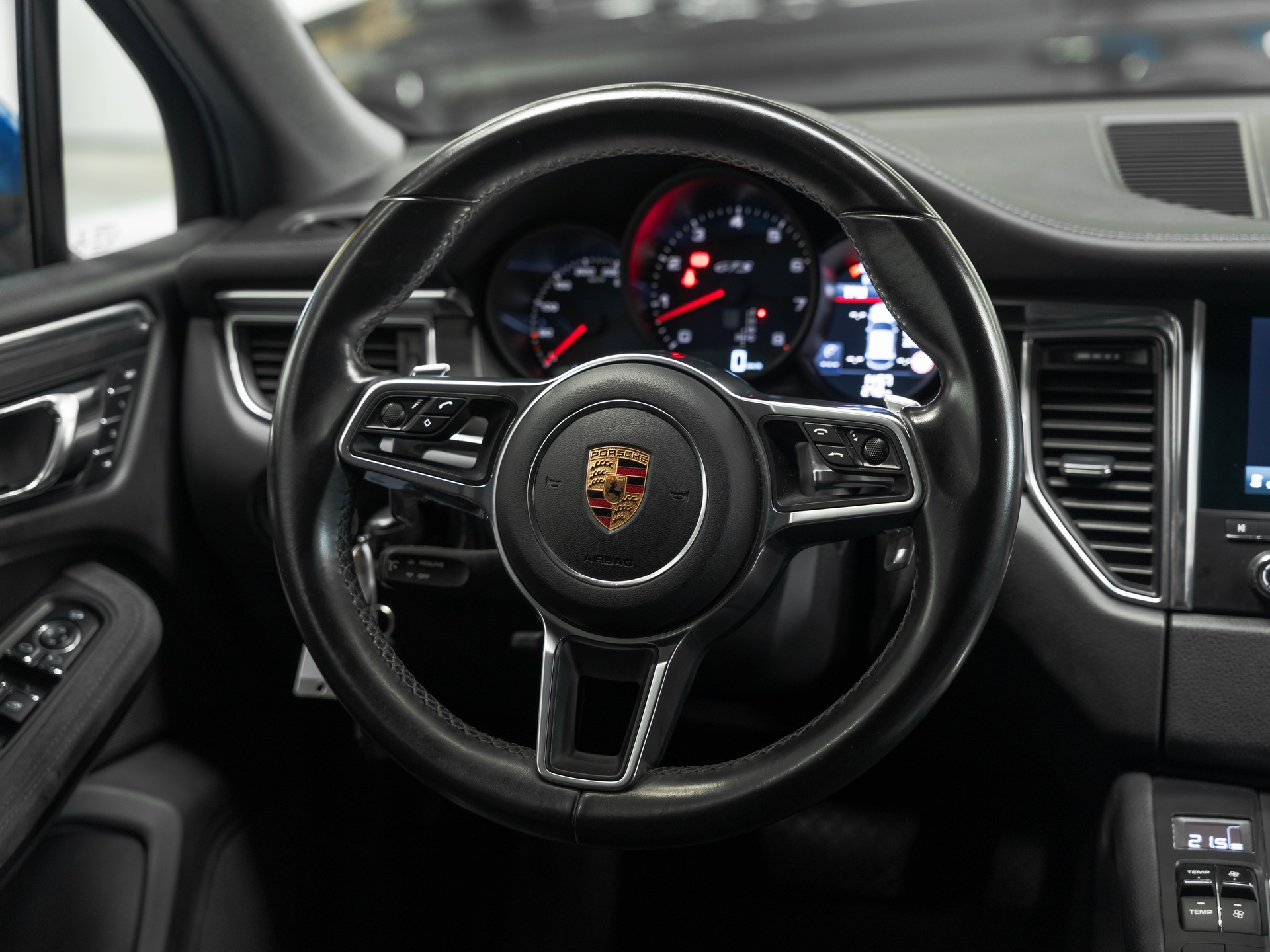 PORSCHE Macan GTS PDK-image-19