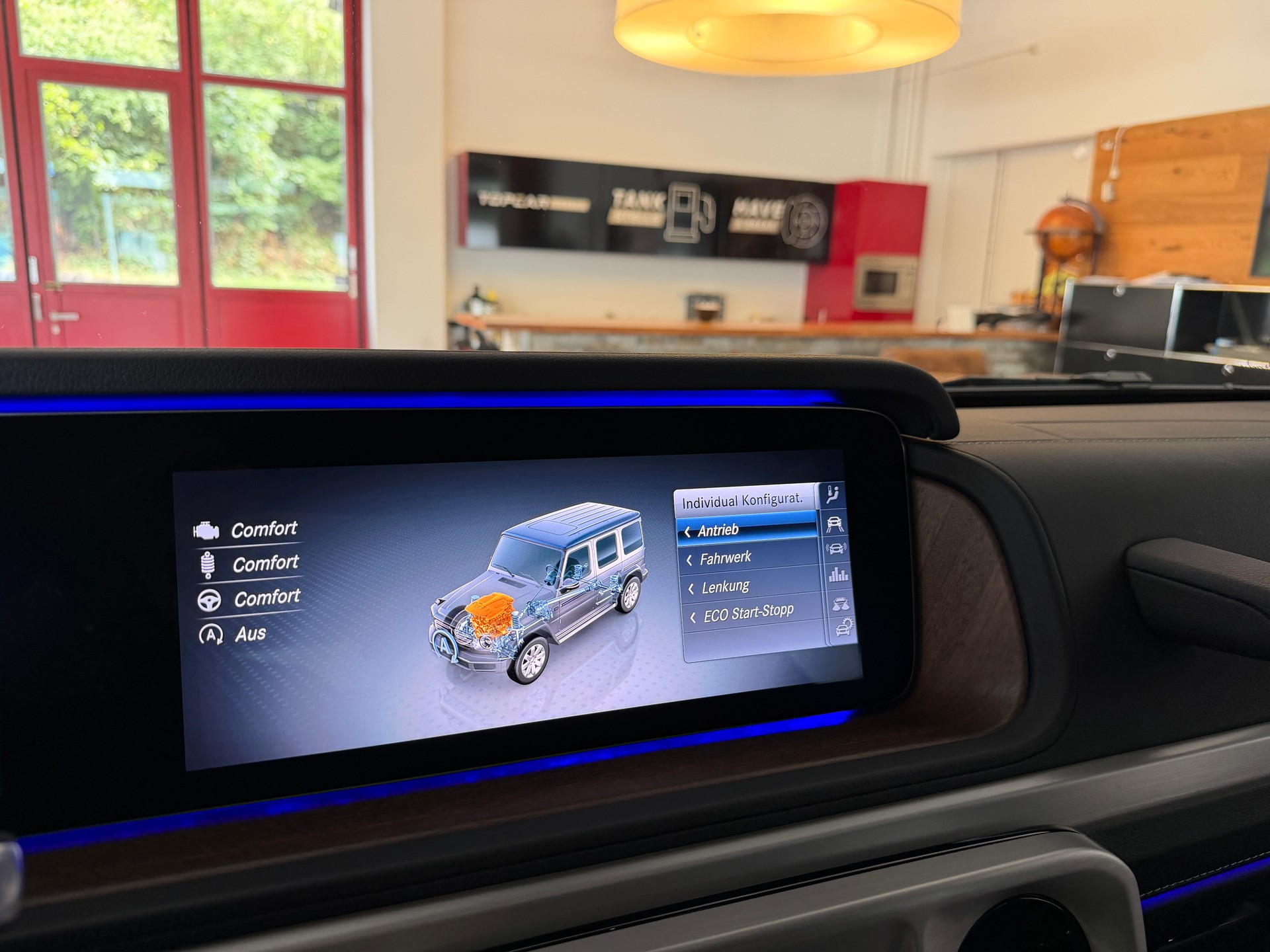 MERCEDES-BENZ G 400 d 9G-Tronic-image-24