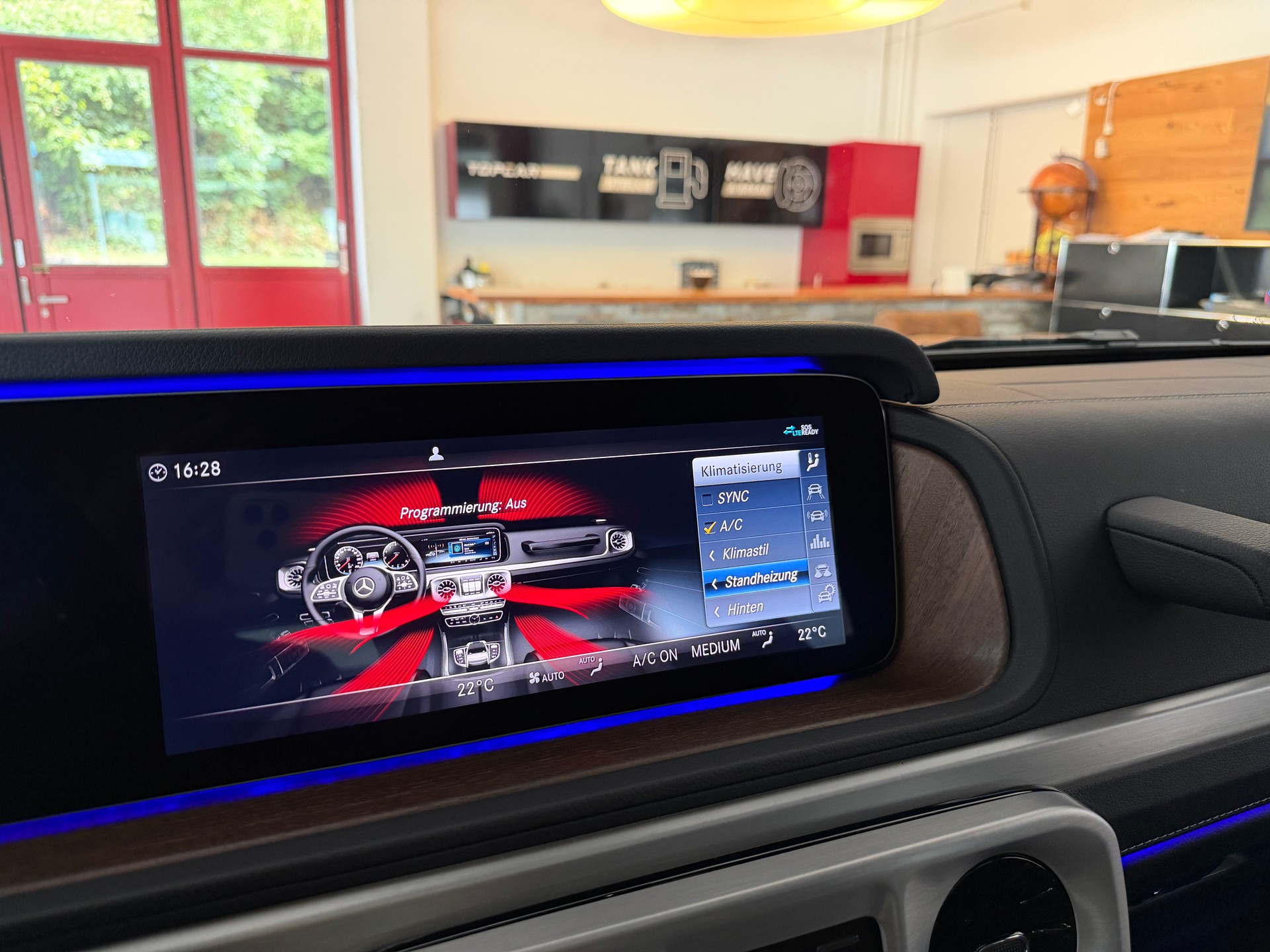 MERCEDES-BENZ G 400 d 9G-Tronic-image-23