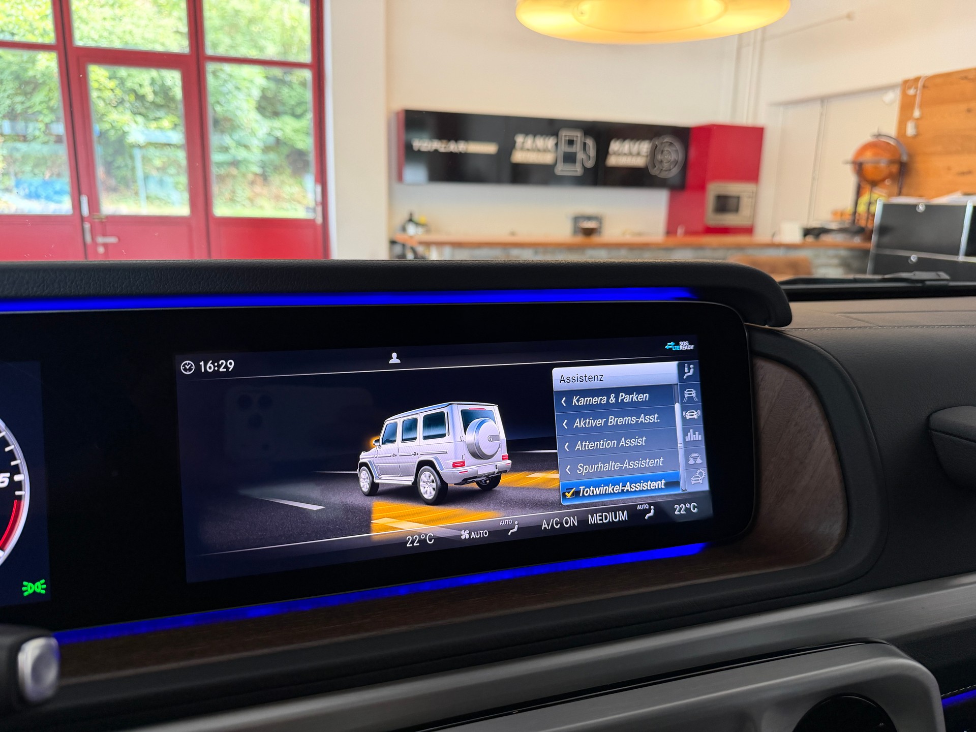 MERCEDES-BENZ G 400 d 9G-Tronic-image-26