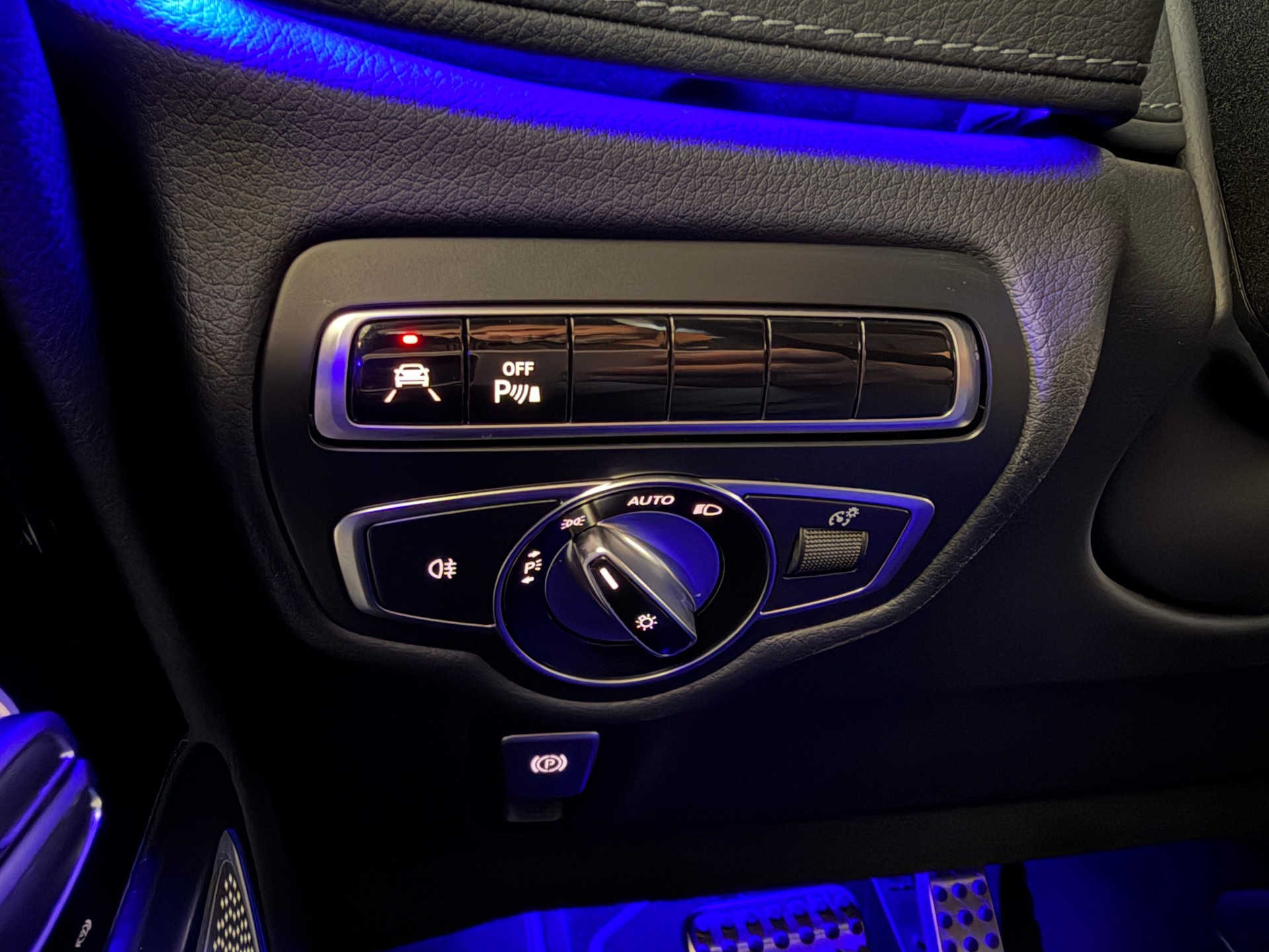 MERCEDES-BENZ G 400 d 9G-Tronic-image-17