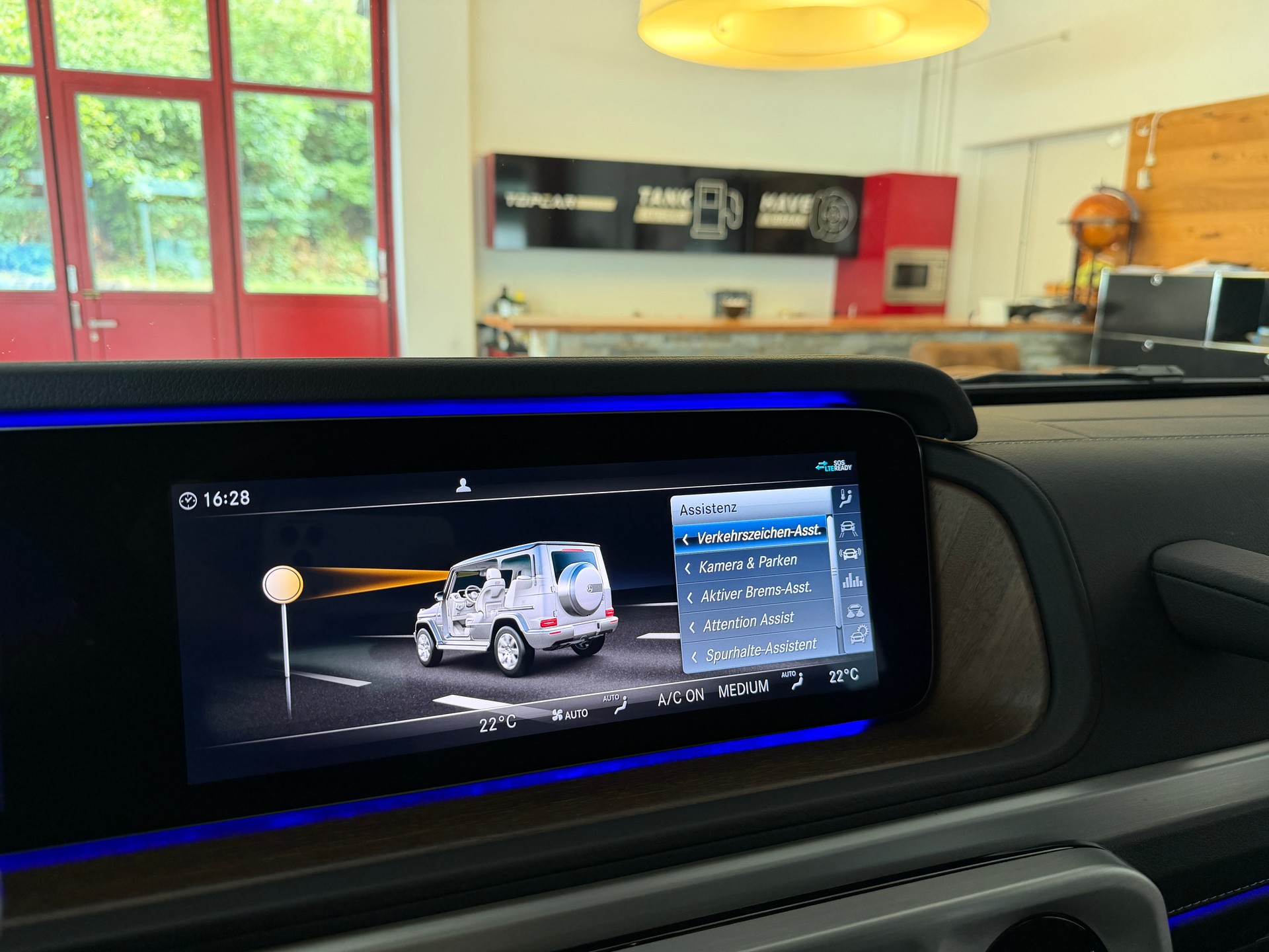 MERCEDES-BENZ G 400 d 9G-Tronic-image-25