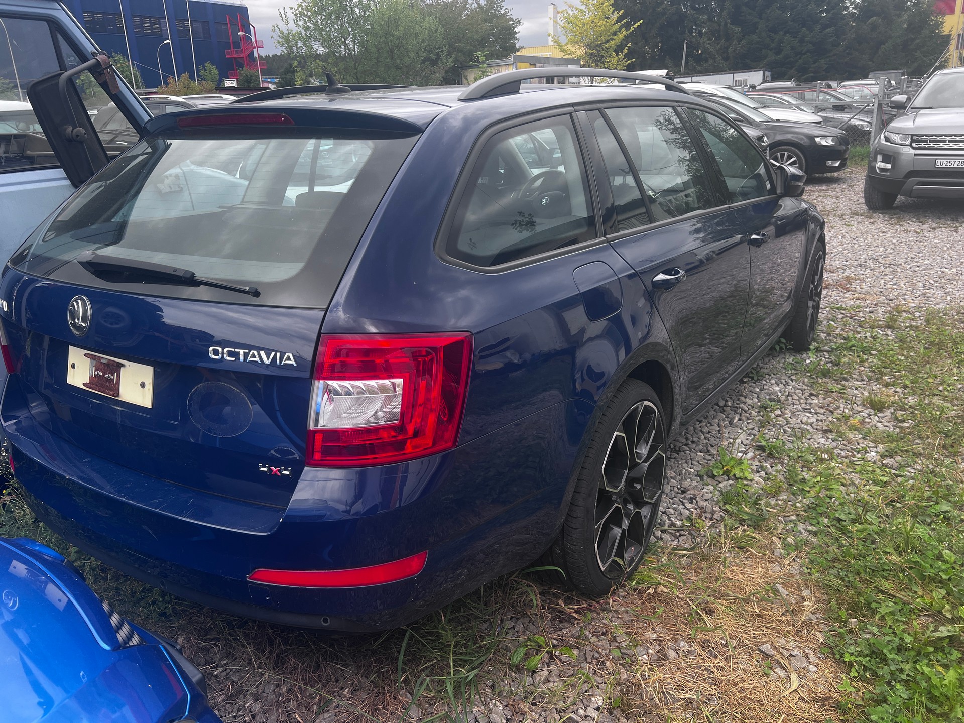 SKODA Octavia Combi 1.8 TSI L&K 4x4 DSG-image-2