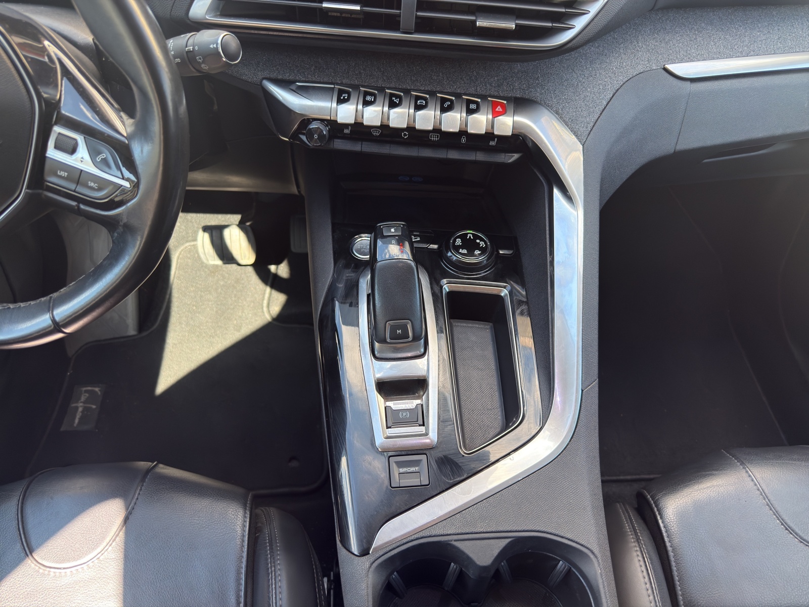 PEUGEOT 5008 1.6 THP Allure EAT-image-11