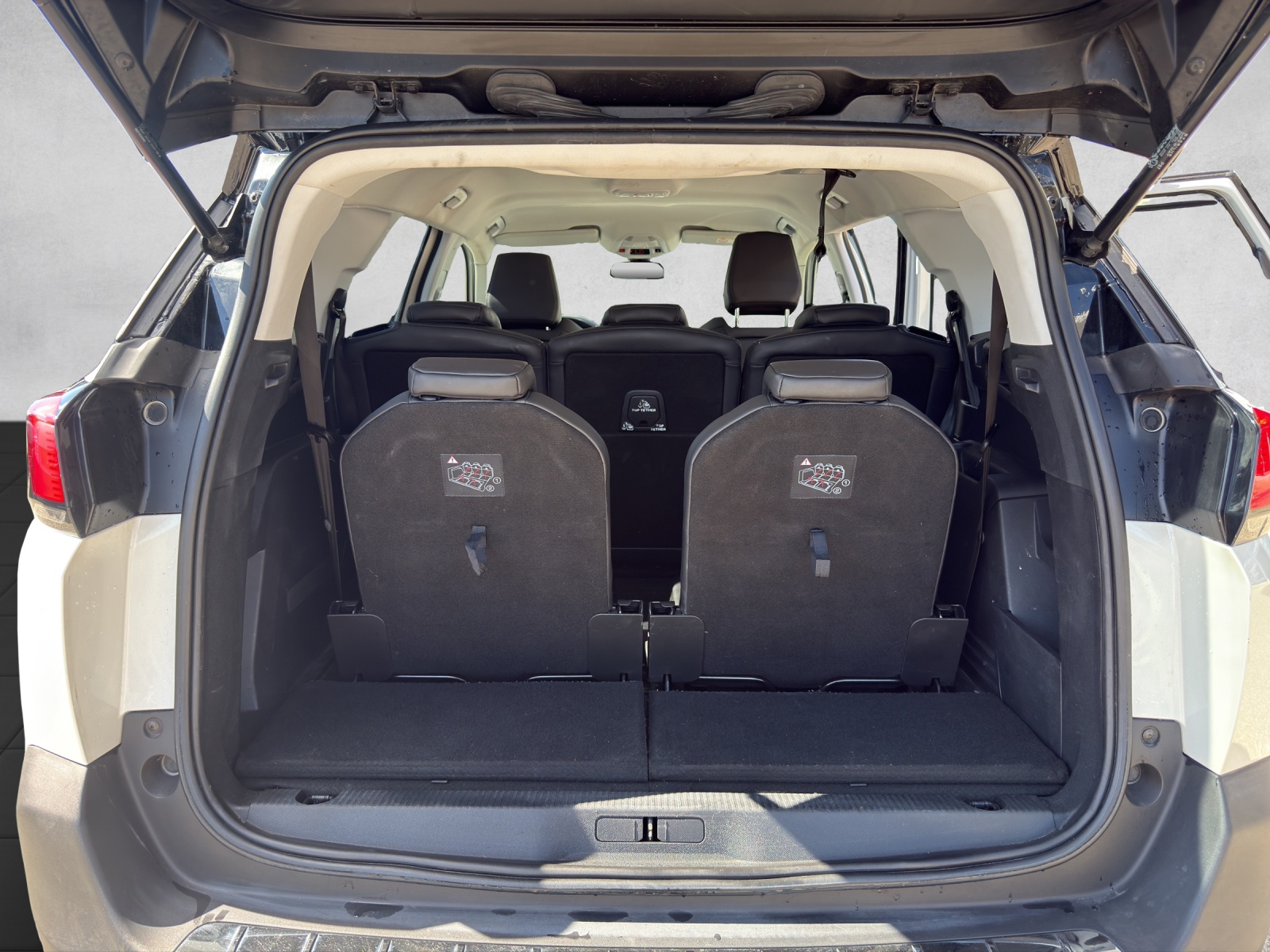 PEUGEOT 5008 1.6 THP Allure EAT-image-17