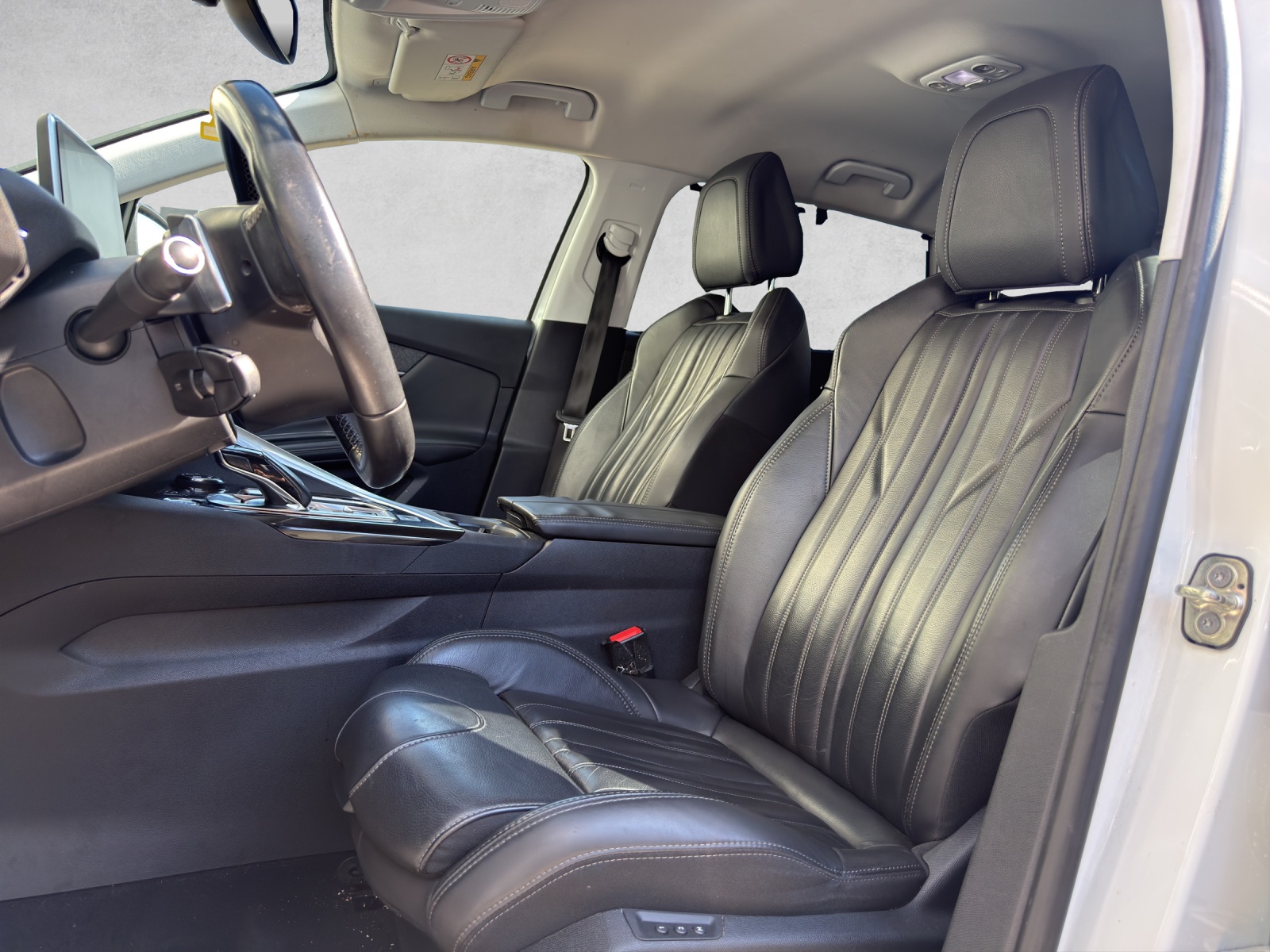 PEUGEOT 5008 1.6 THP Allure EAT-image-9