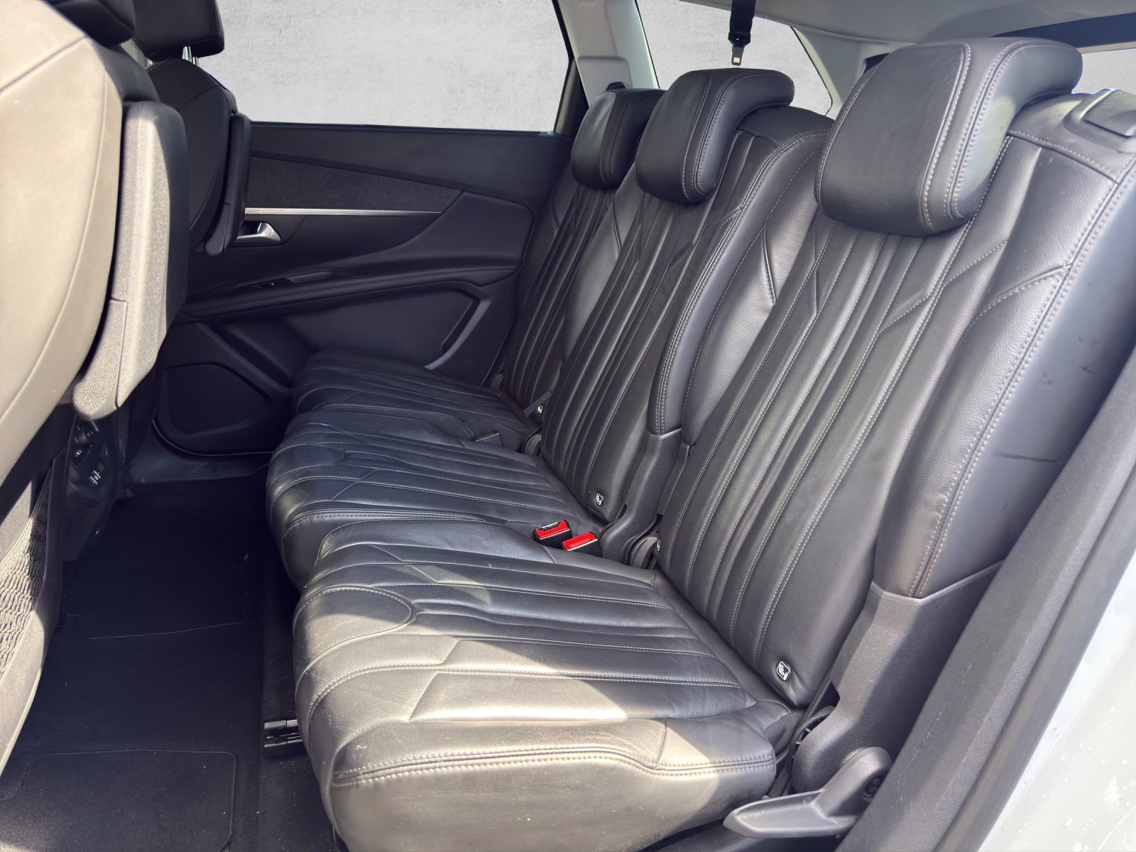 PEUGEOT 5008 1.6 THP Allure EAT-image-14