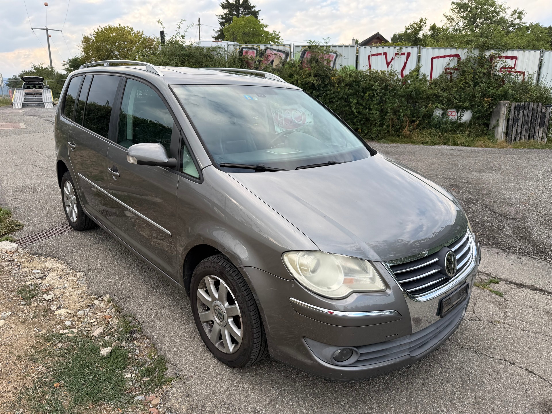 VW Touran 2.0 TDI Trendline-image-2