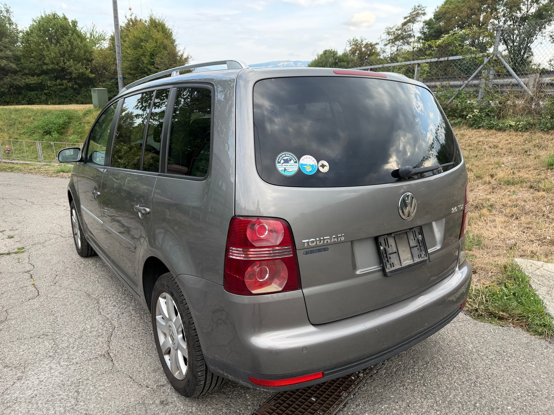VW Touran 2.0 TDI Trendline-image-5