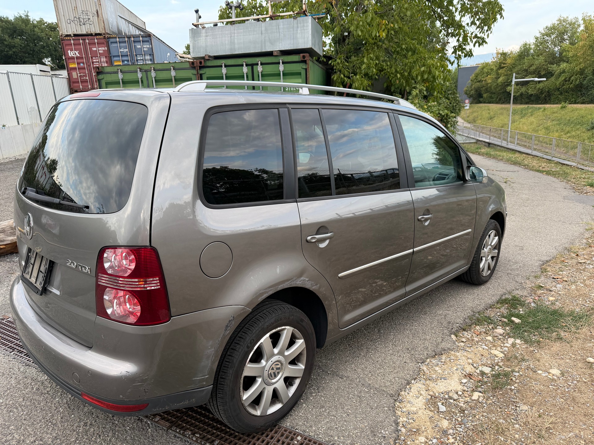 VW Touran 2.0 TDI Trendline-image-3