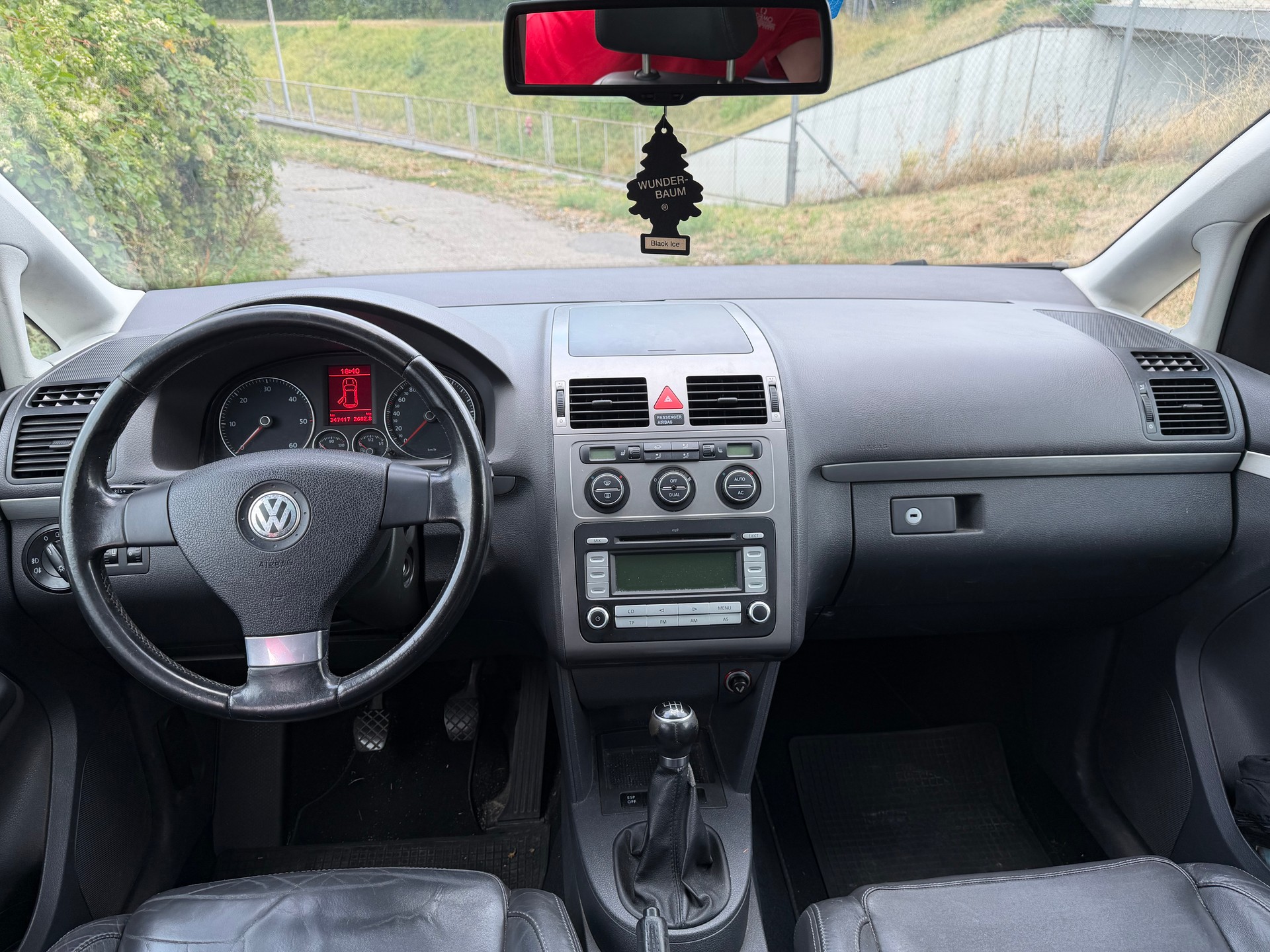 VW Touran 2.0 TDI Trendline-image-10