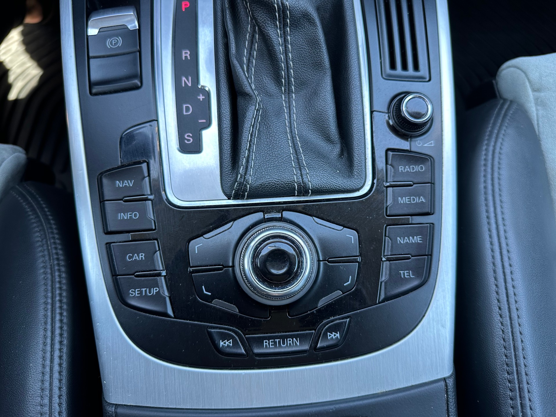 AUDI S4 Avant 3.0 TFSI quattro S-tronic-image-14