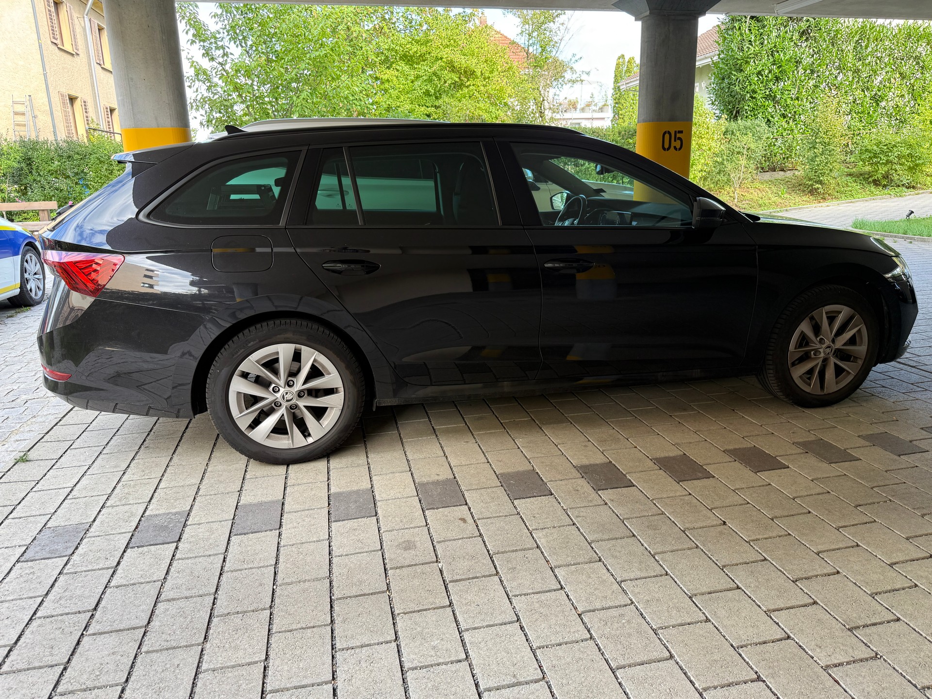 SKODA 2.0 TSI Ambition 4x4 DSG-image-0