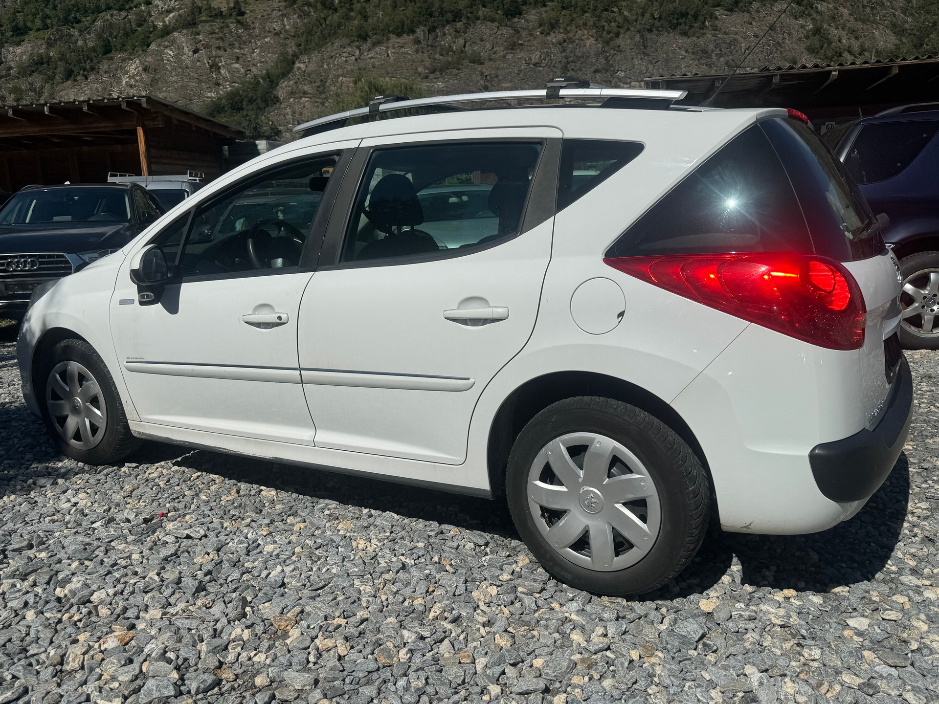 PEUGEOT 207 SW 1.4 16V Sport-image-4
