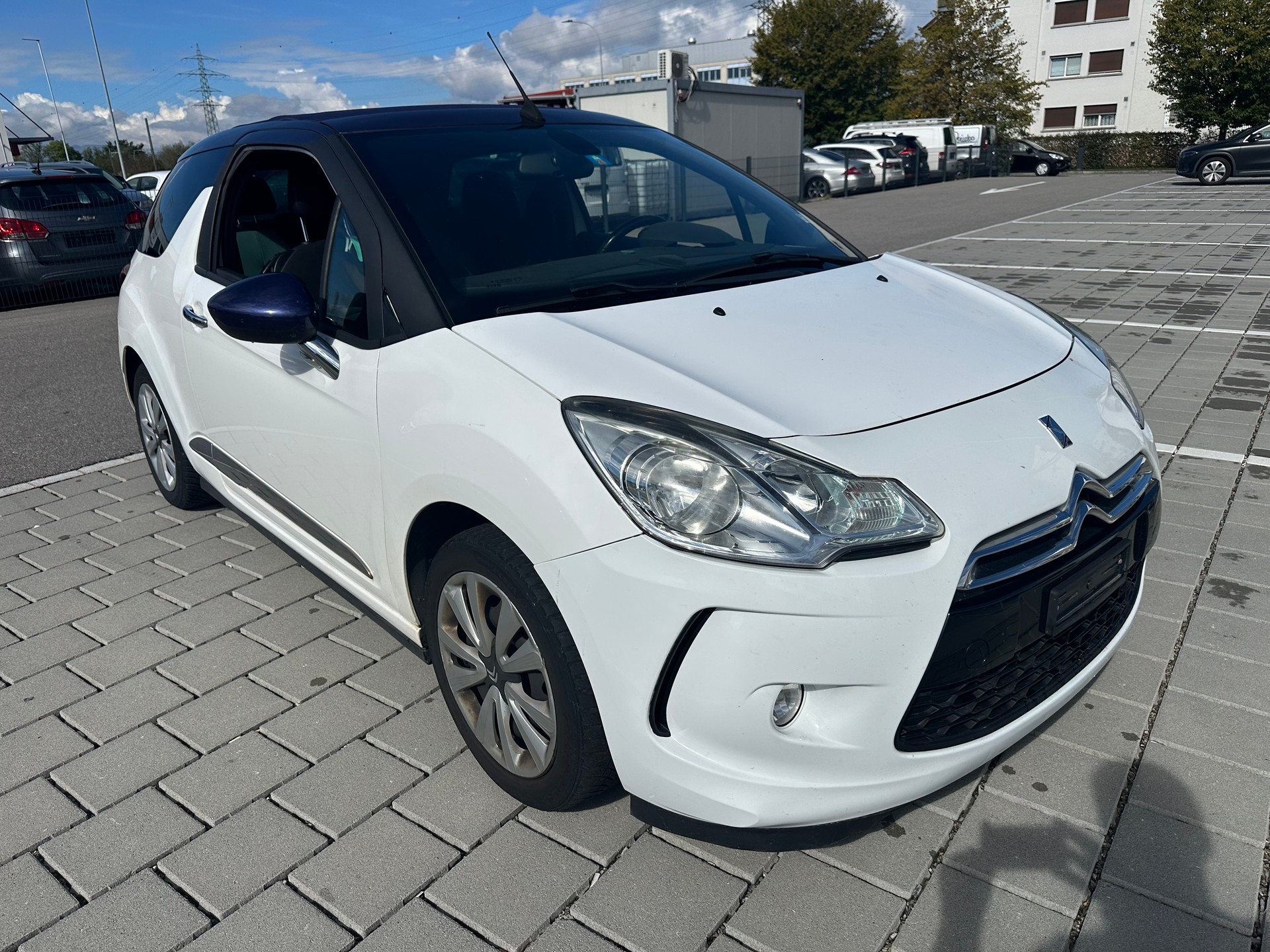 DS AUTOMOBILES DS3 Cabrio 1.2 VTi Chic-image-0