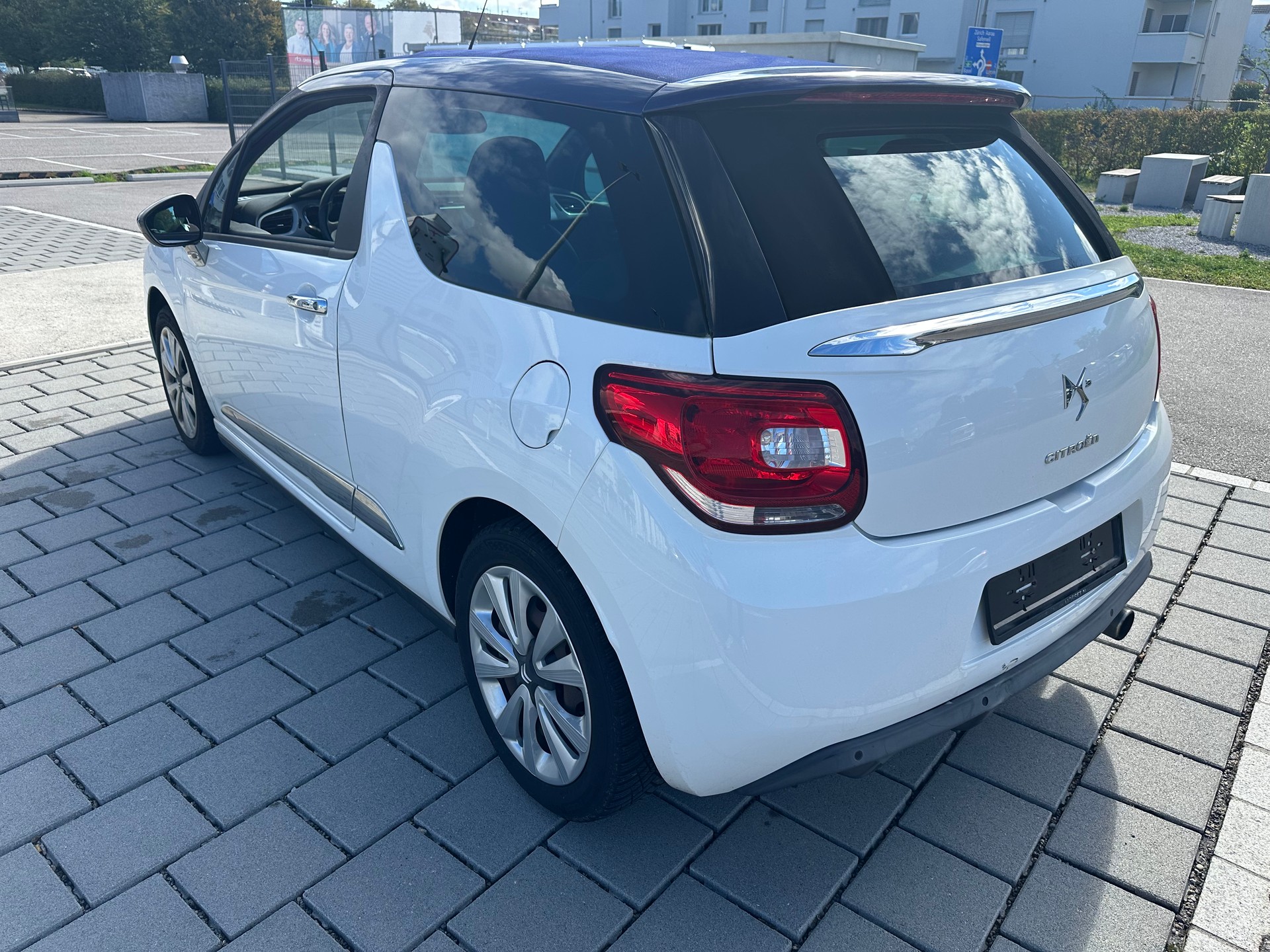DS AUTOMOBILES DS3 Cabrio 1.2 VTi Chic-image-2