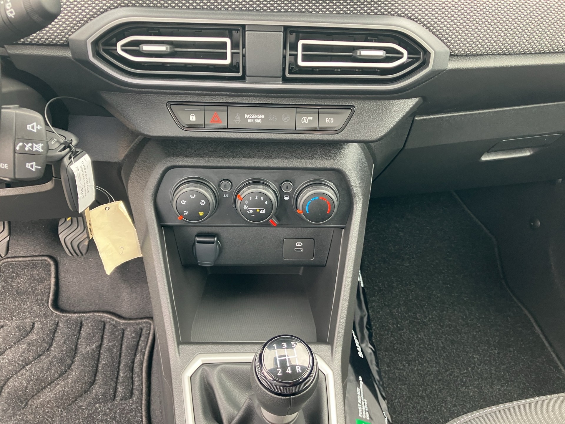 DACIA Sandero TCe 100 Expression-image-12