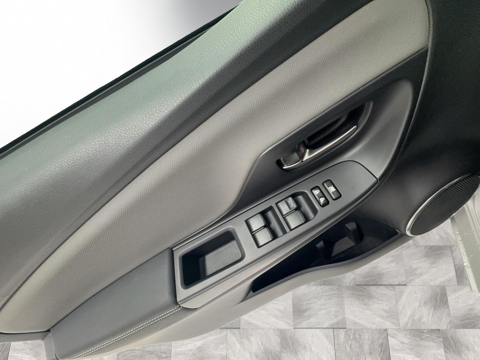 TOYOTA Yaris 1.5 VVT-i HSD Sol Premium-image-8