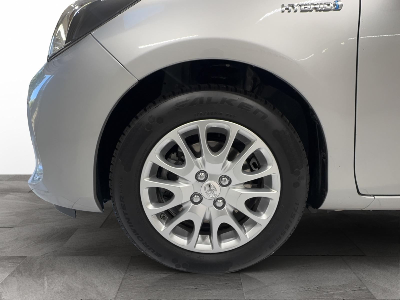 TOYOTA Yaris 1.5 VVT-i HSD Sol Premium-image-13