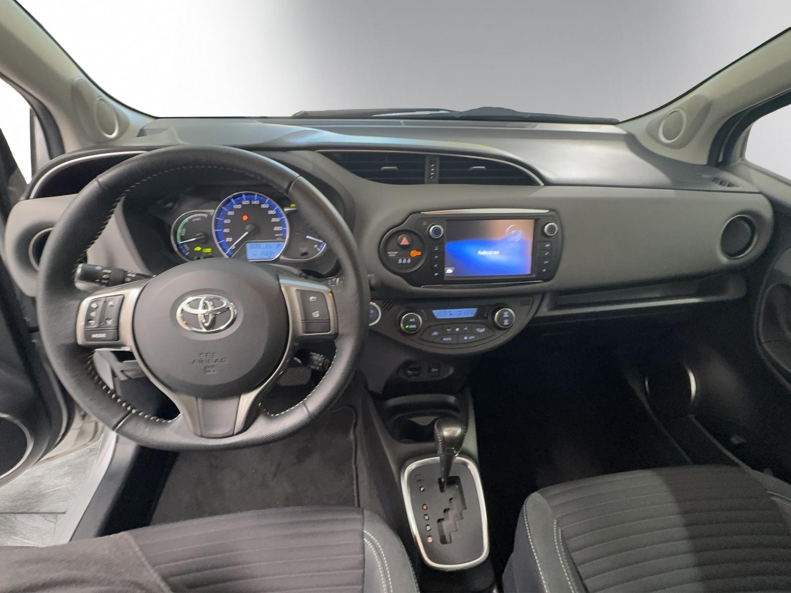 TOYOTA Yaris 1.5 VVT-i HSD Sol Premium-image-9