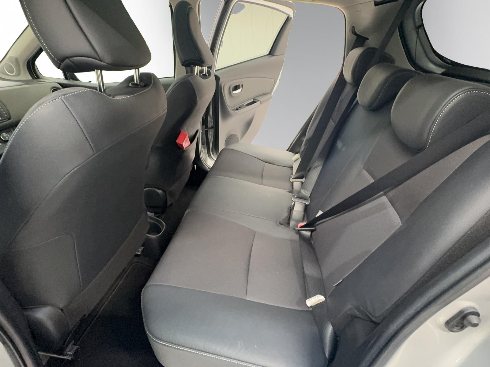 TOYOTA Yaris 1.5 VVT-i HSD Sol Premium-image-6