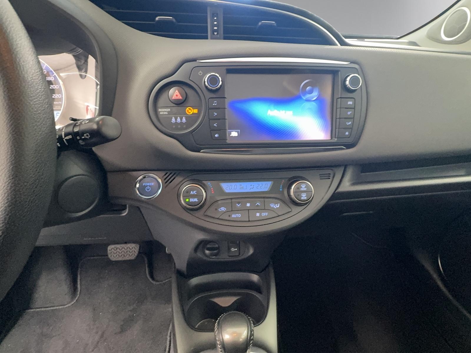 TOYOTA Yaris 1.5 VVT-i HSD Sol Premium-image-10