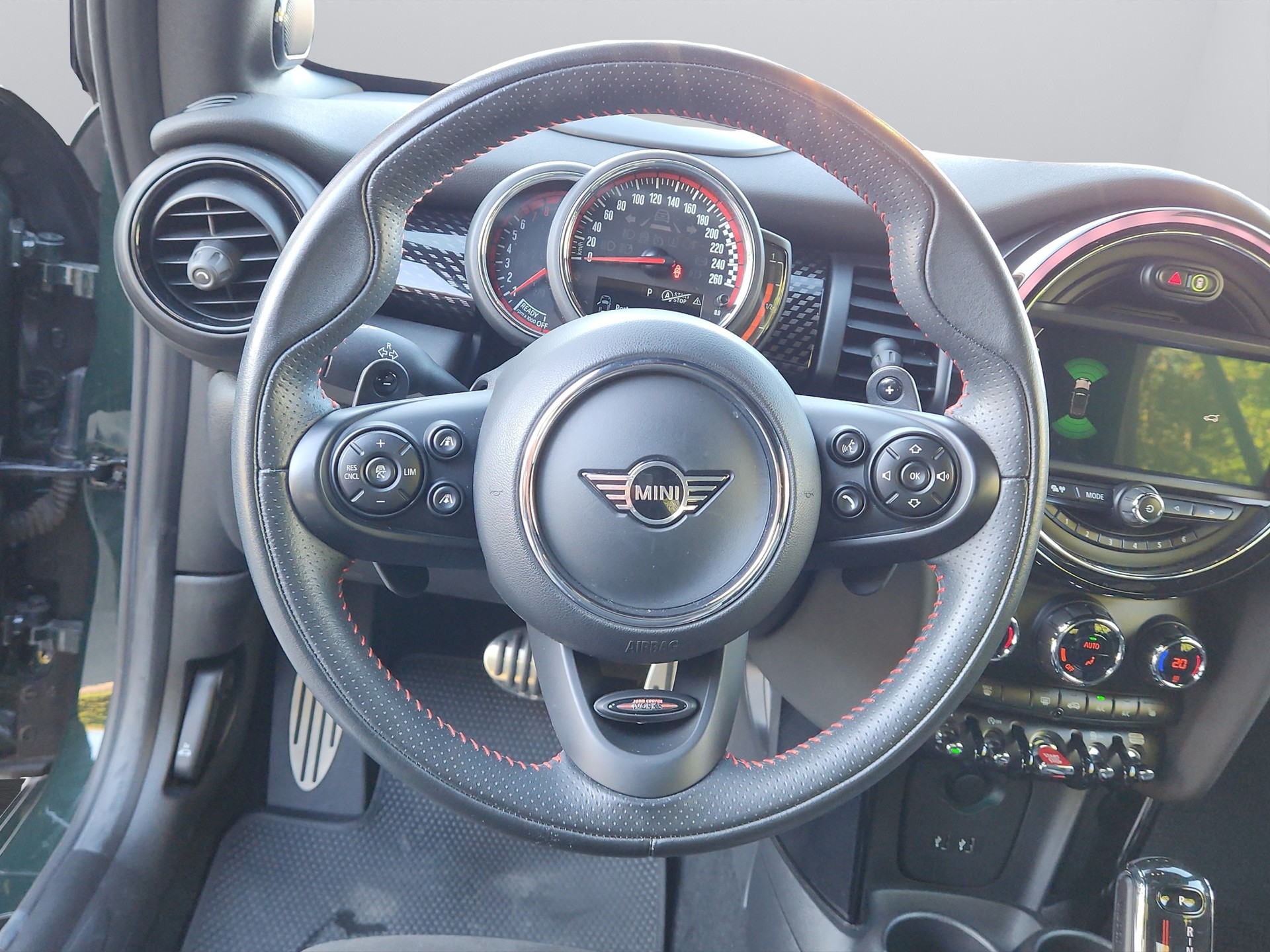 MINI Cooper John Cooper Works Cabriolet Steptronic-image-10